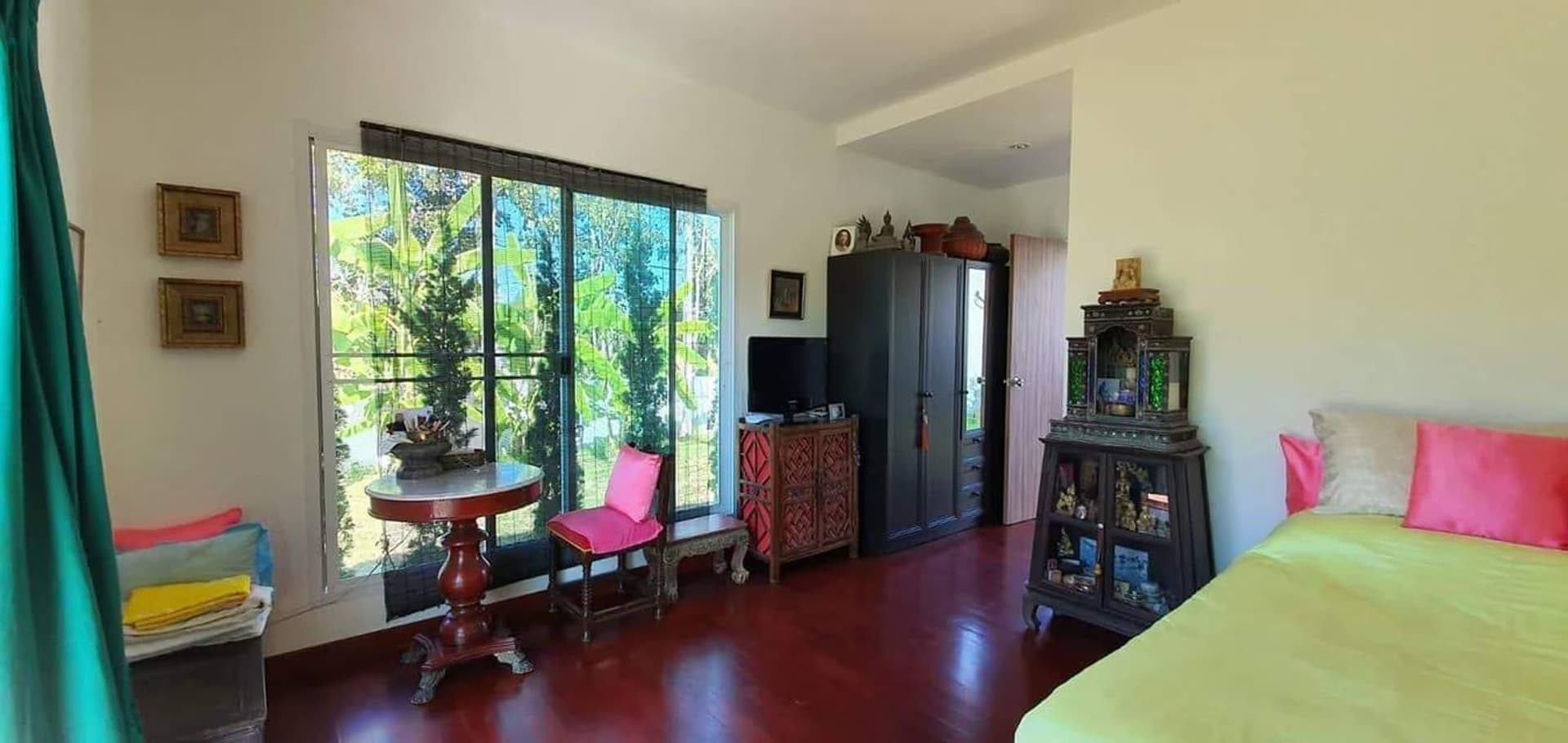 6 Bedroom House - Image 11