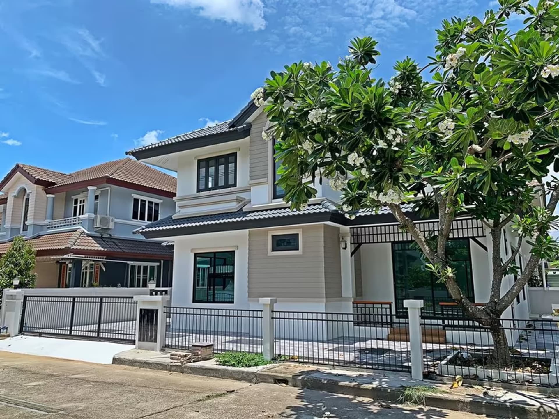 5 Bedroom House - Image 16