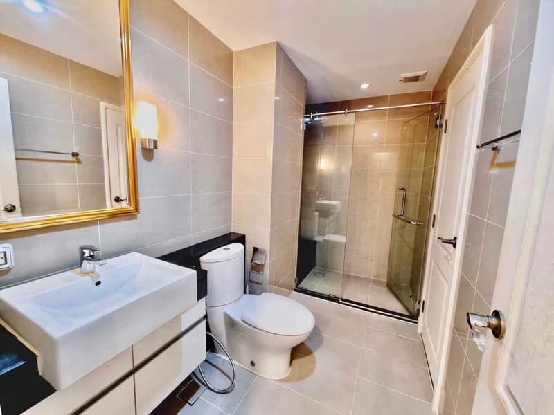 1 Bed Condo for Rent and Sale  Near Thailand Cultural Centre MRT