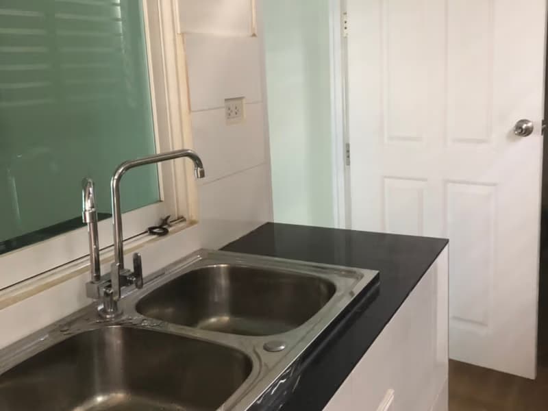 Code 1372 A single house in Harmony for rent/sale