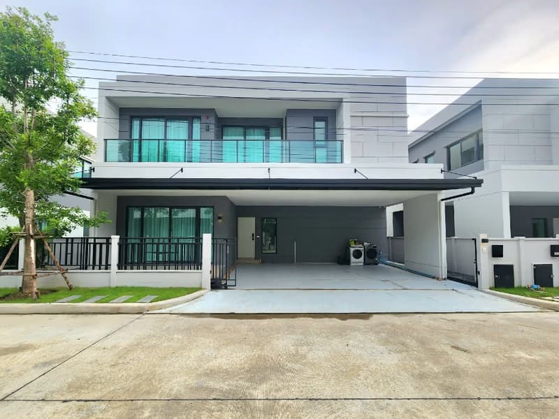 House for Sale in Bang Phli.