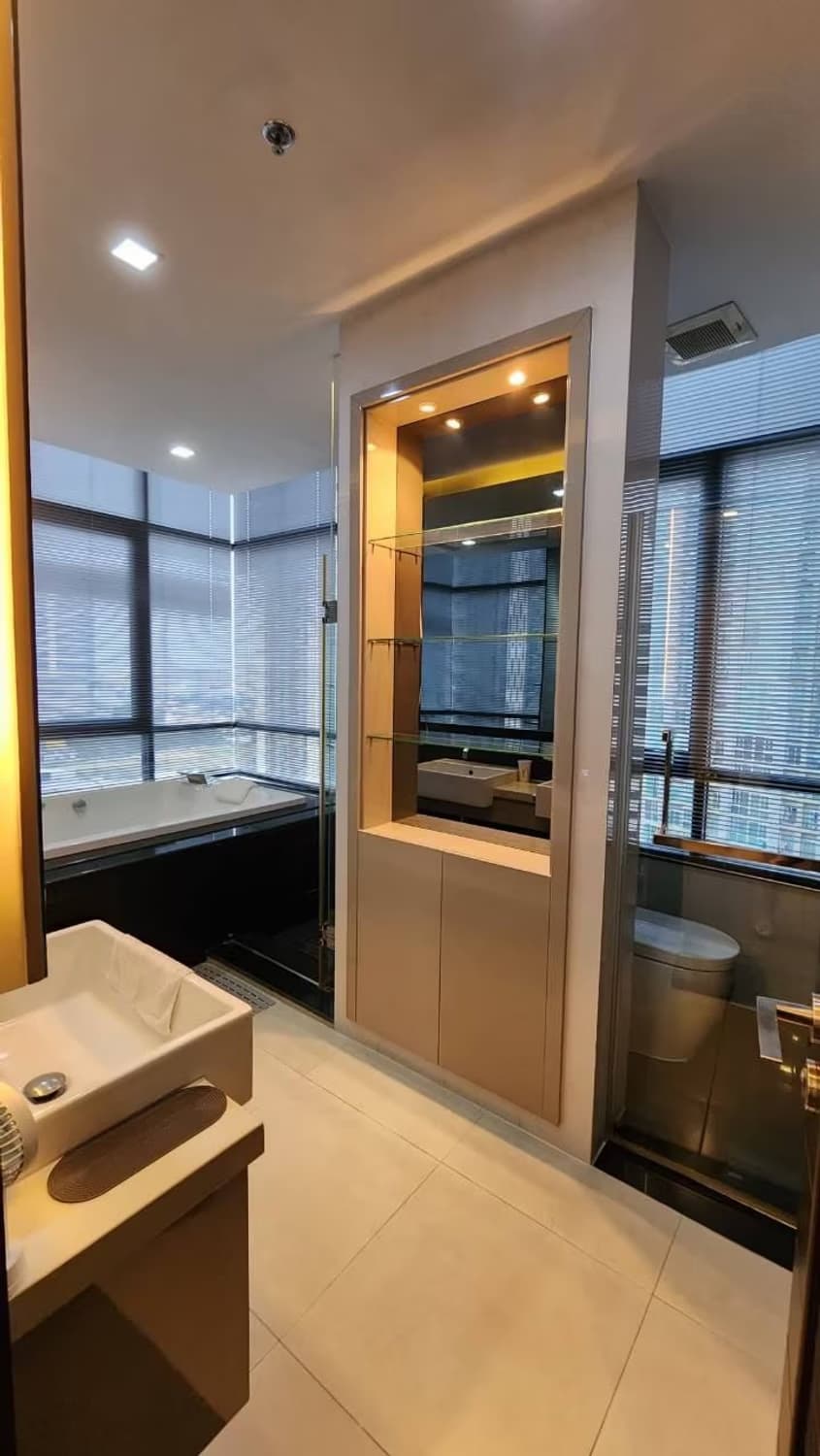 2 Bed Condo for Rent and Sale in Huai Khwang - Image 6
