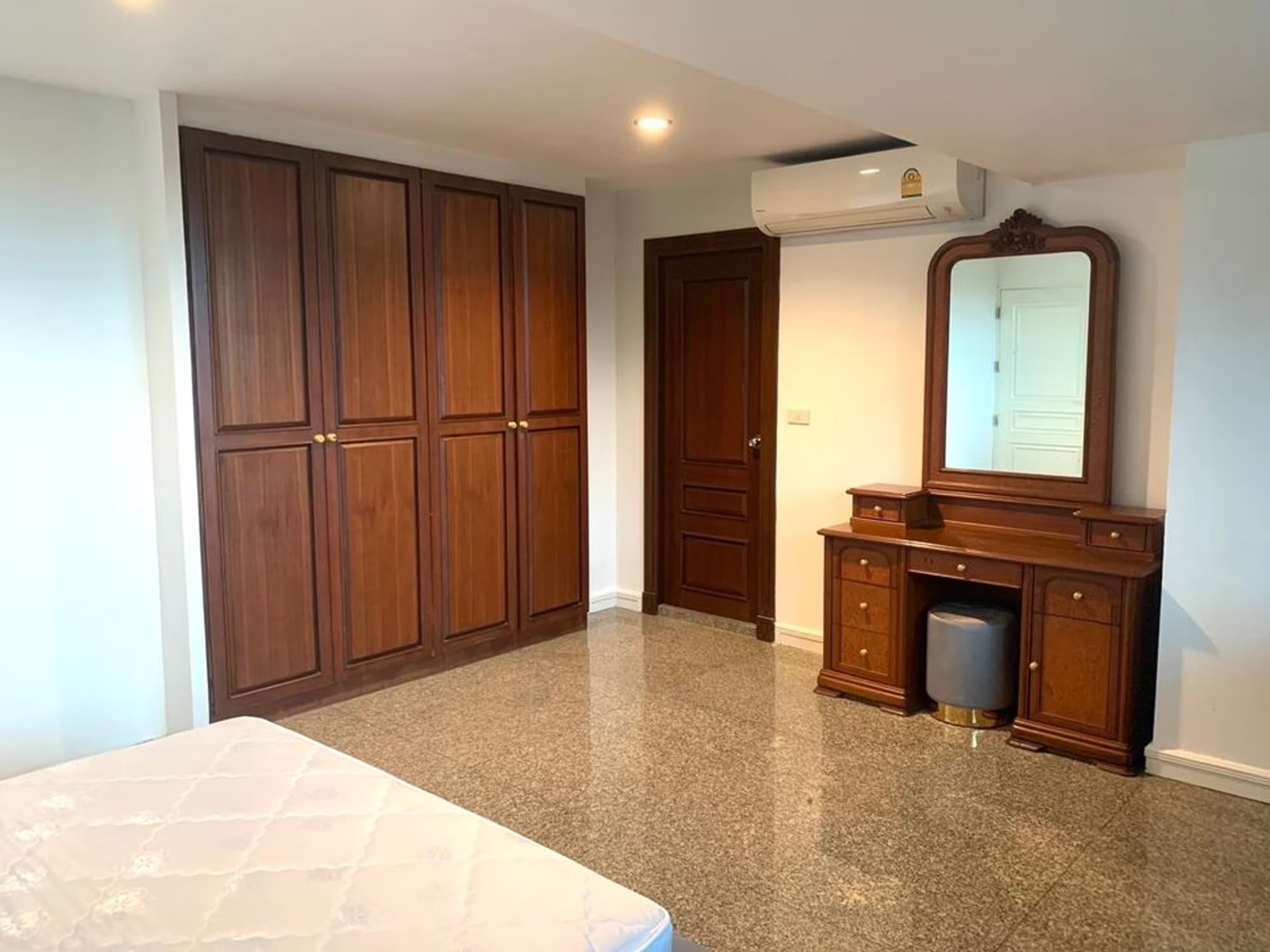 3 Bed Condo for Rent in Watthana - Image 5