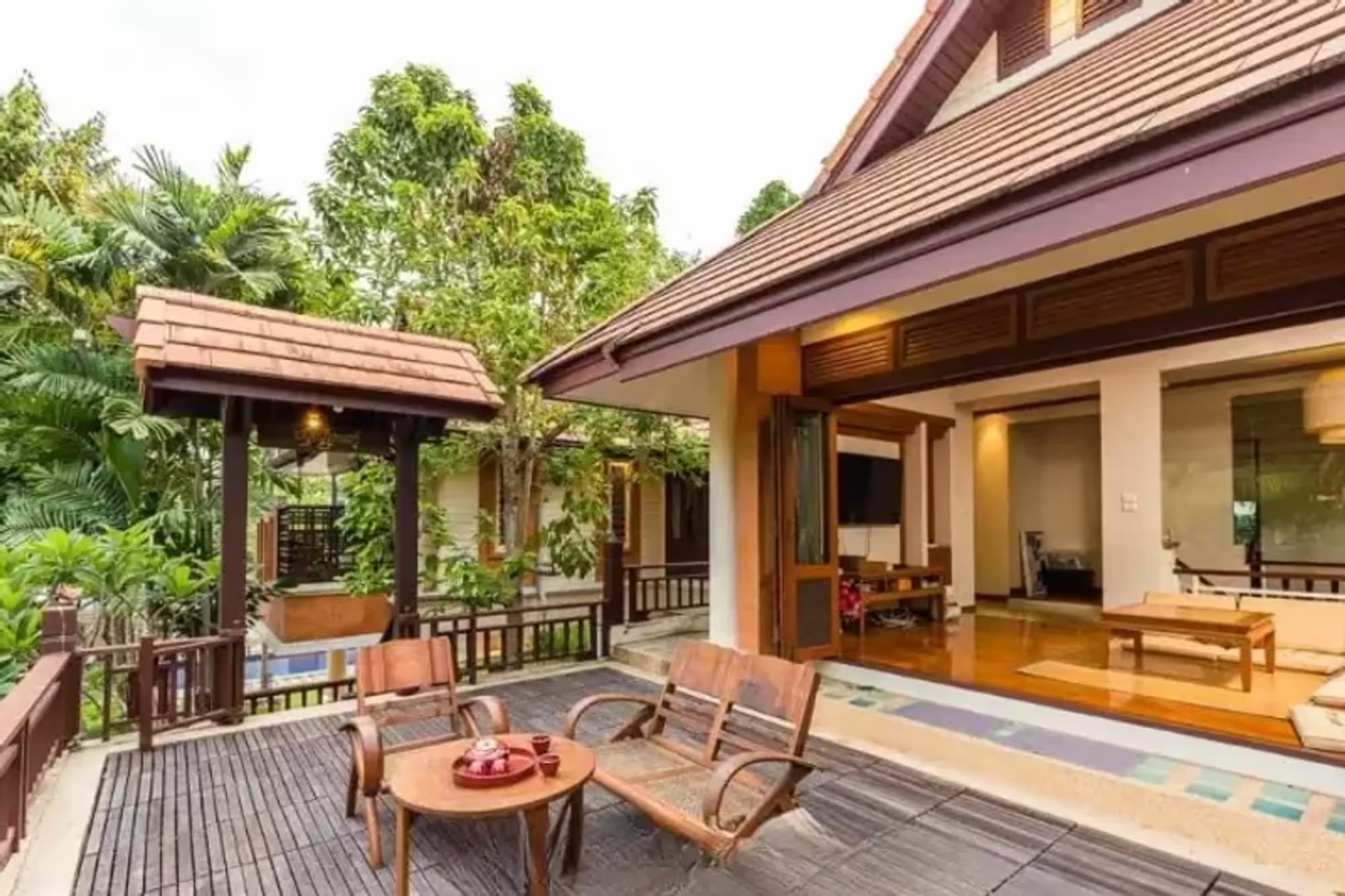 6 Bedroom House - Image 6