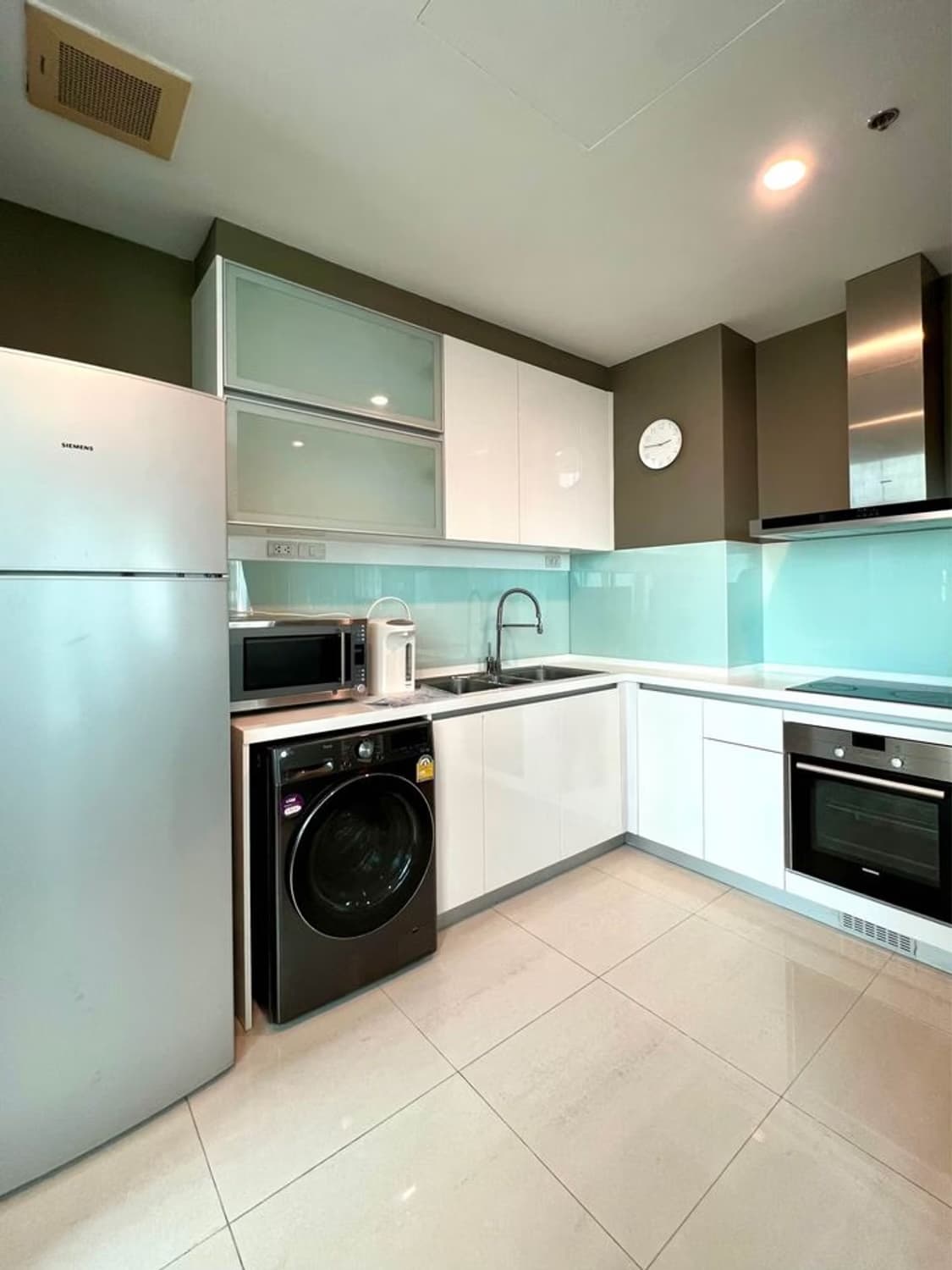 3 Bed Condo for Rent and Sale in Khlong Toei - Image 11