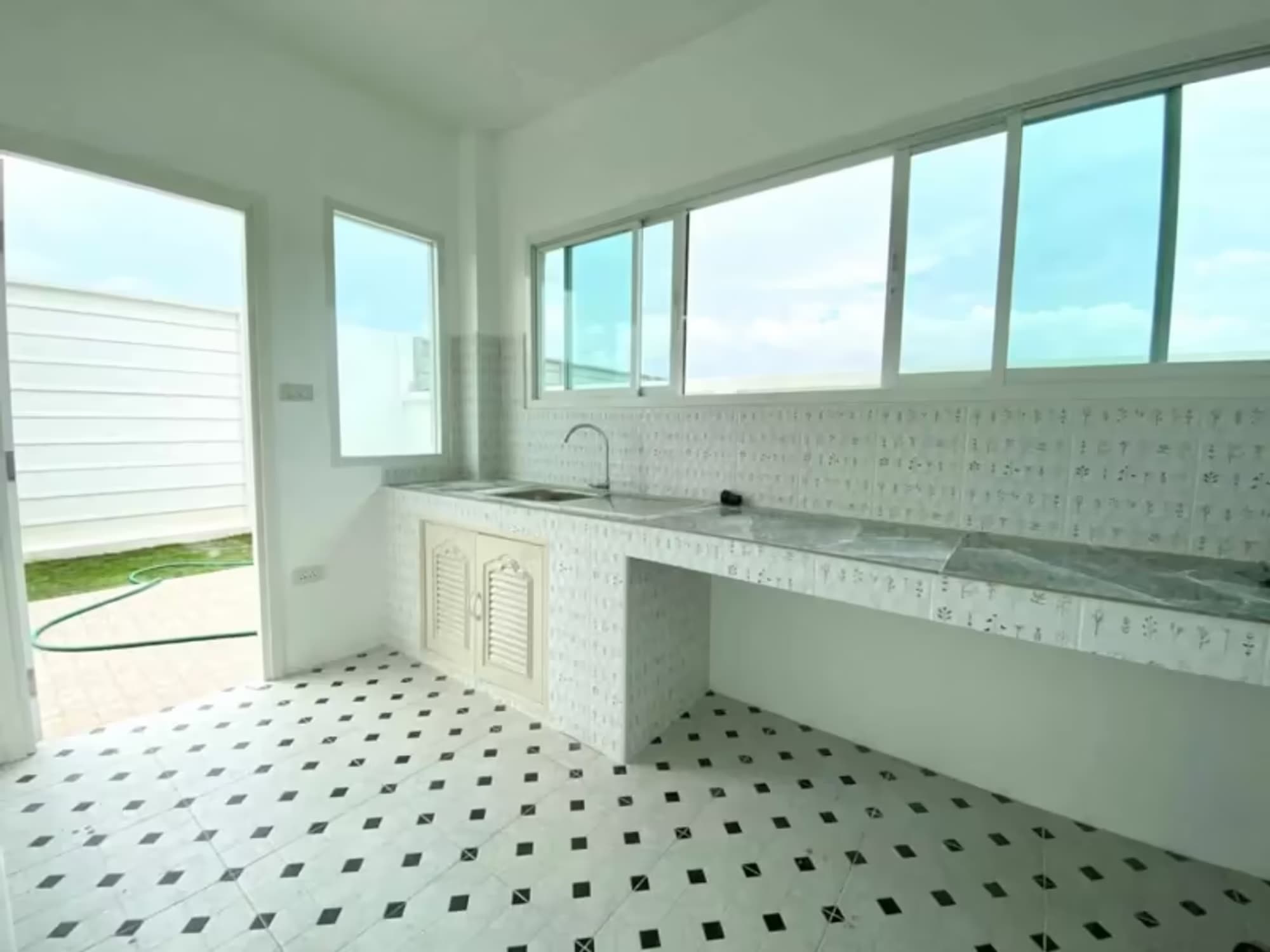 3 Bedroom House - Image 9