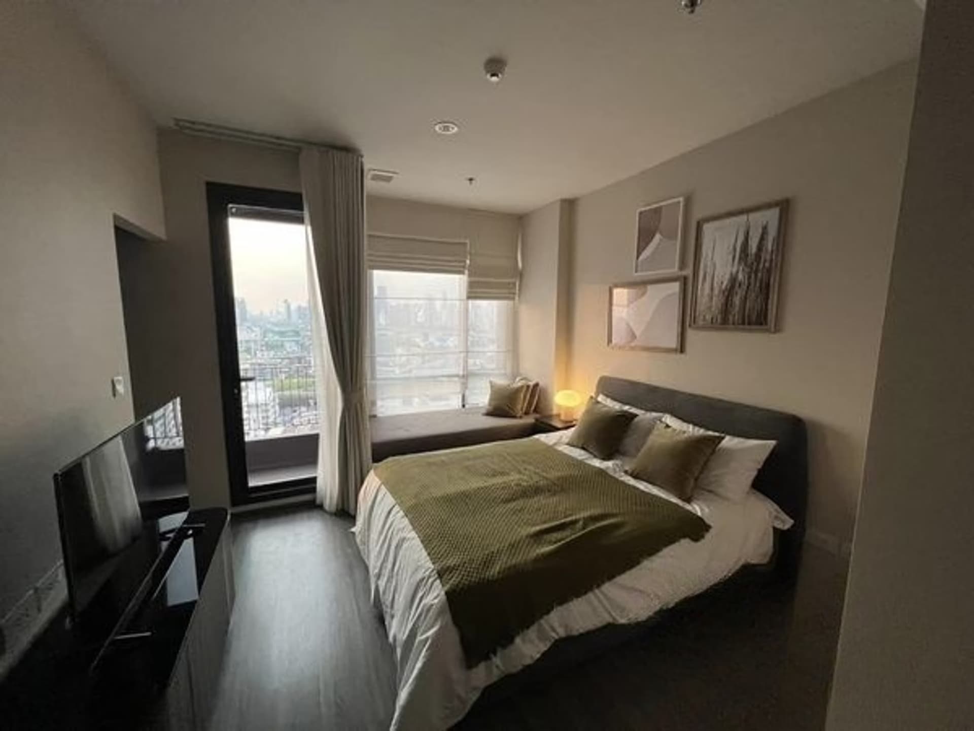 Studio Condo for Rent in Ratchathewi - Image 1