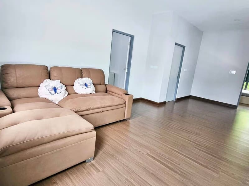 4 Bed House for Rent in Prawet