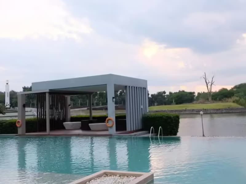 1 Bedroom Condo