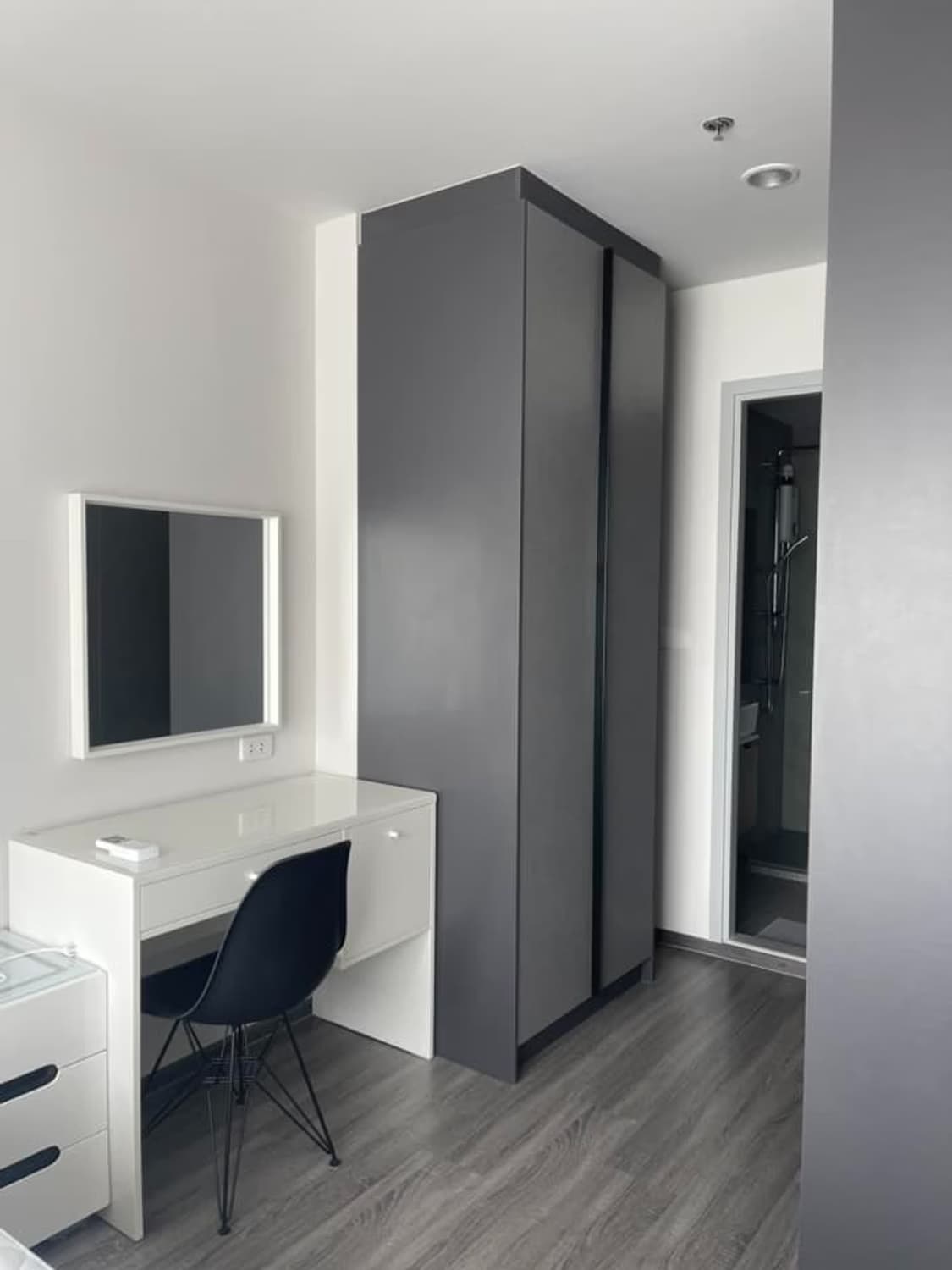 1 Bed Condo for Rent in Bang Rak - Image 6
