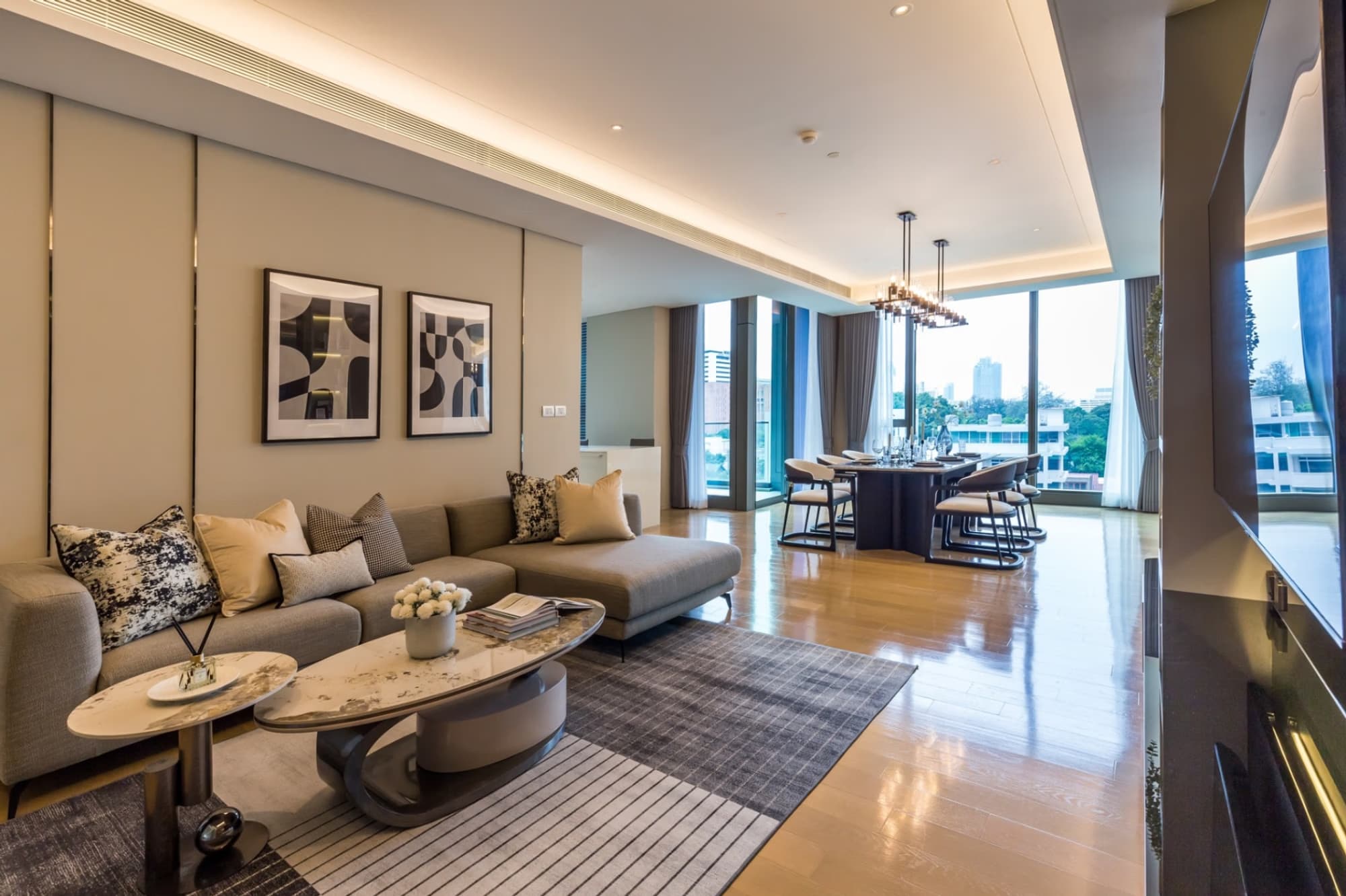 2 Bed Condo for Rent and Sale in Pathum Wan - Image 1