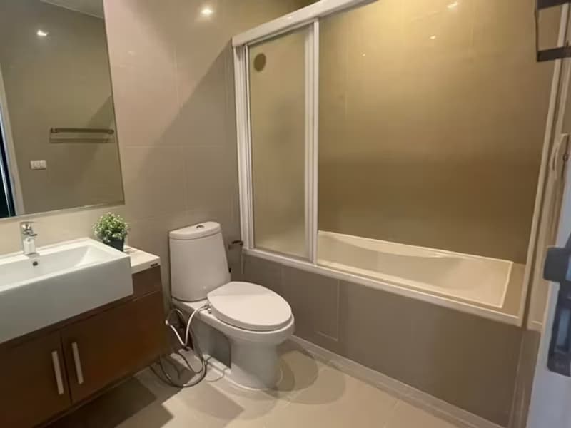 1 Bedroom Condo For Rent At Noble Refine Sukhumvit 26