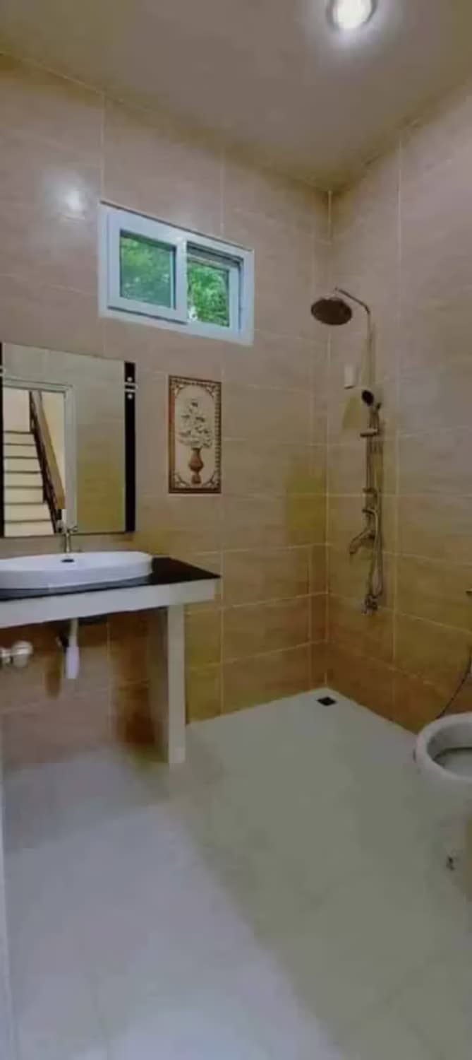 4 Bedroom House - Image 9