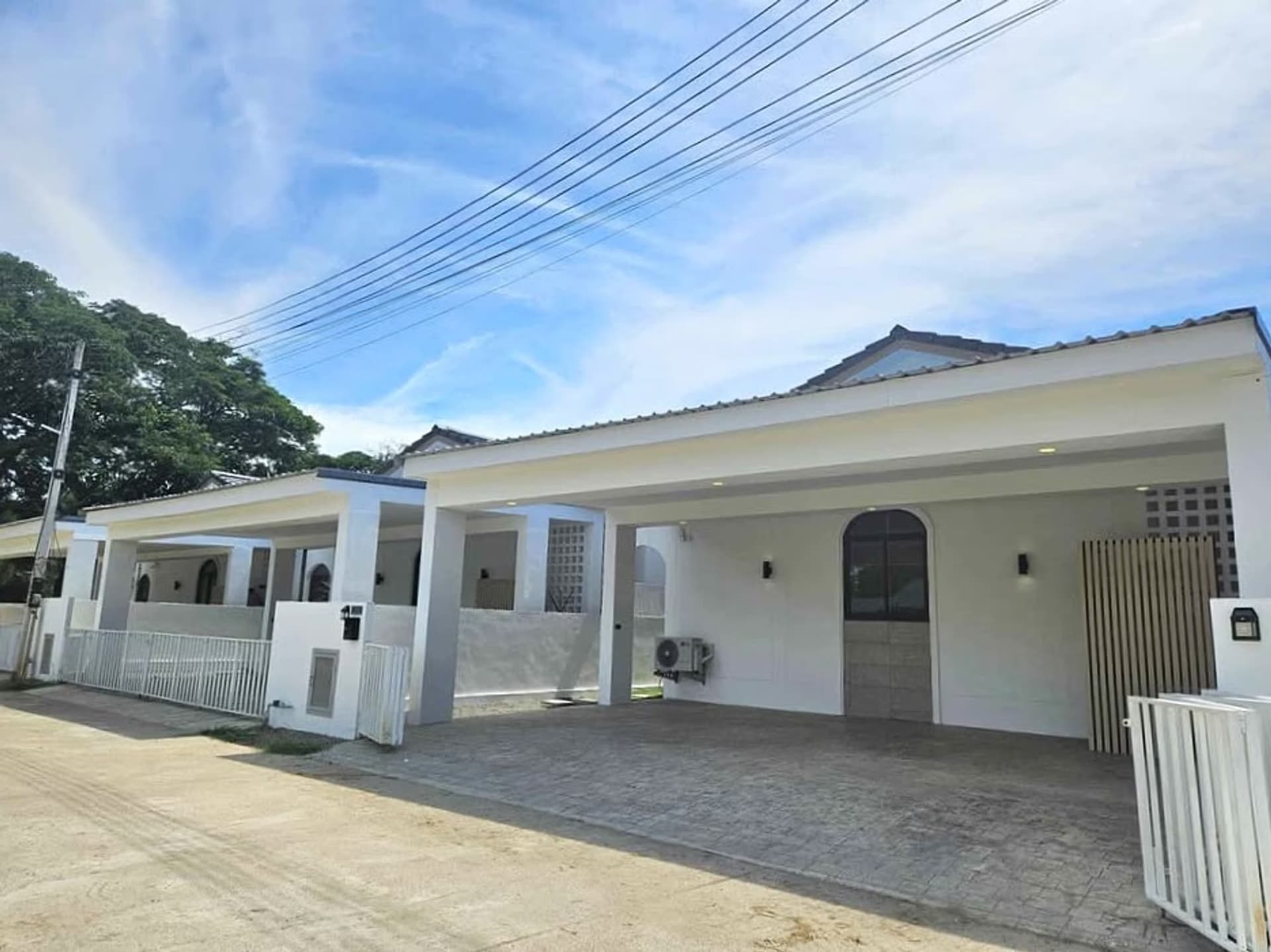 3 卧室 别墅 用于 出租和出售 在 Saraphi District - Image 1