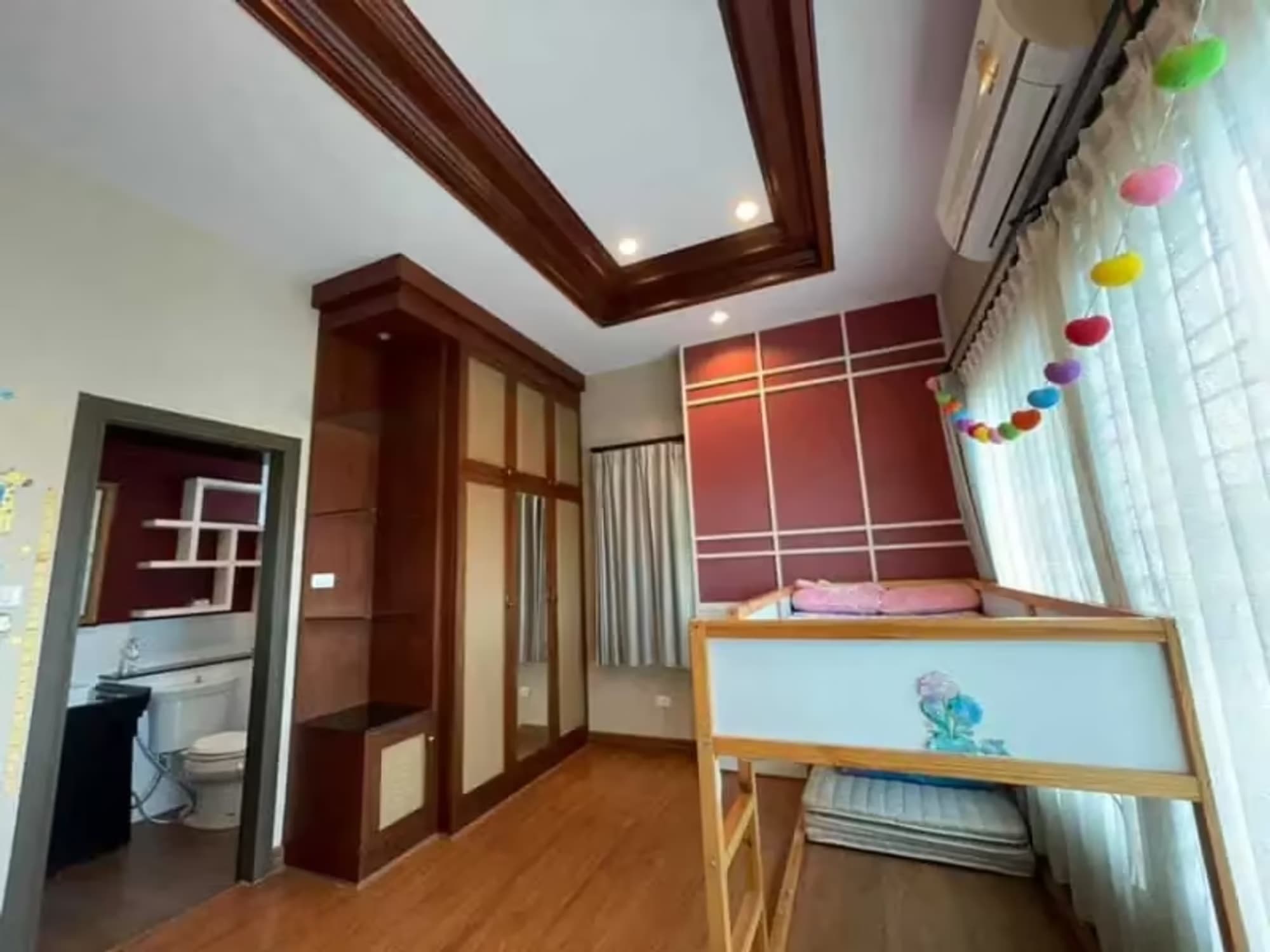 5 Bedroom House - Image 11