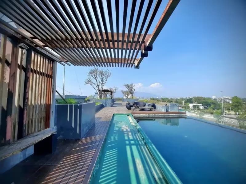 1 Bedroom Condo