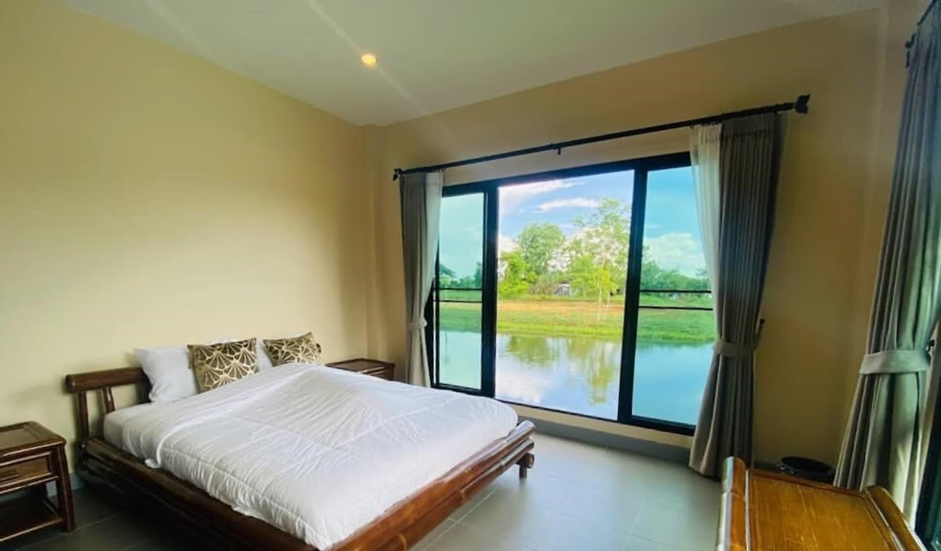 5 Bedroom House - Image 7