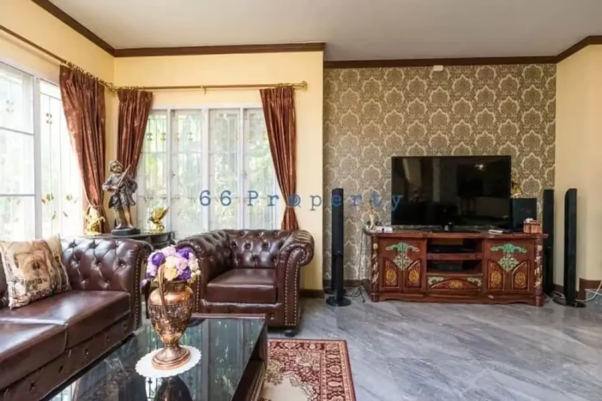 6 Bedroom House - Image 17