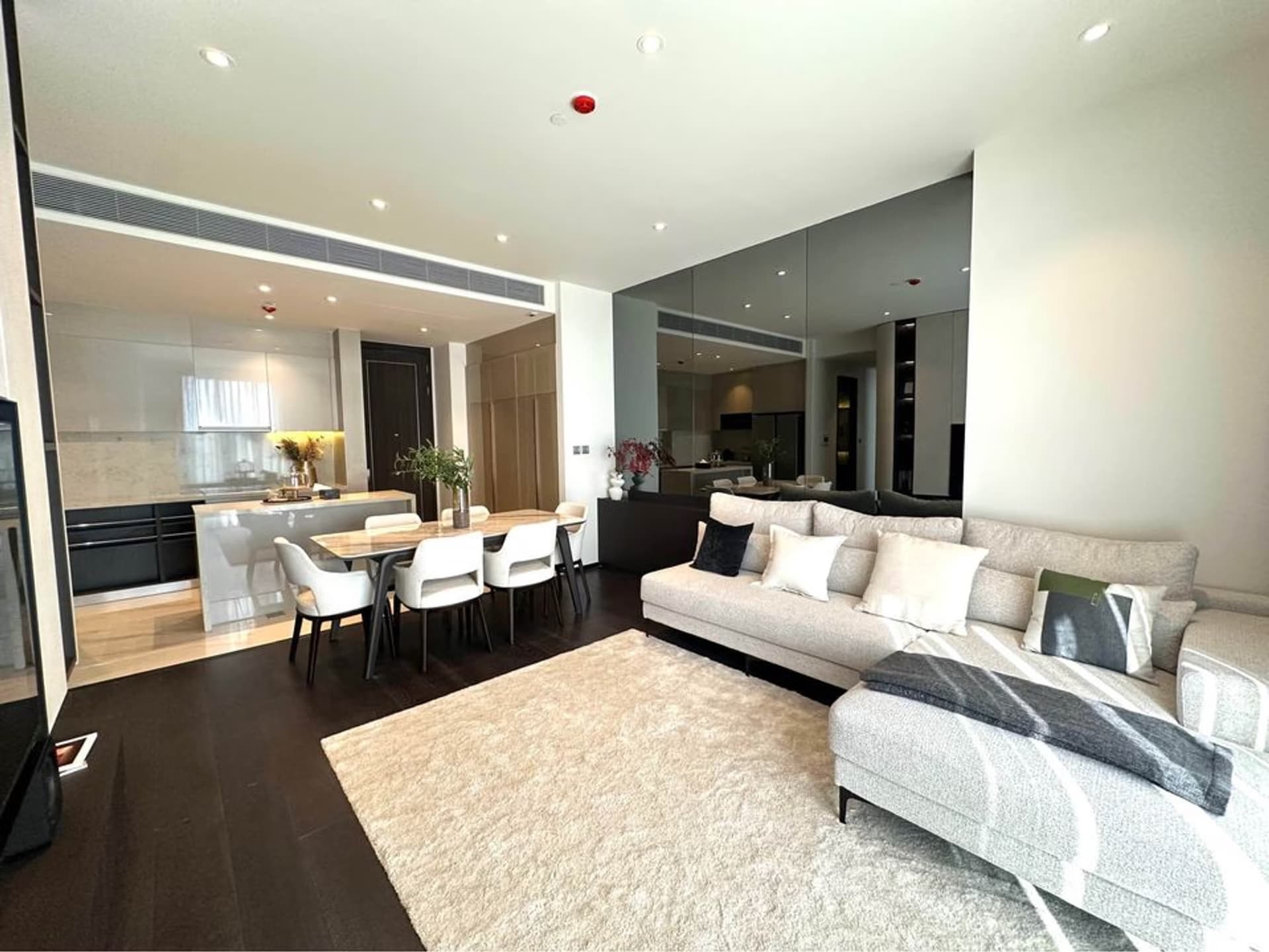 Laviq Sukhumvit 57 - Image 1