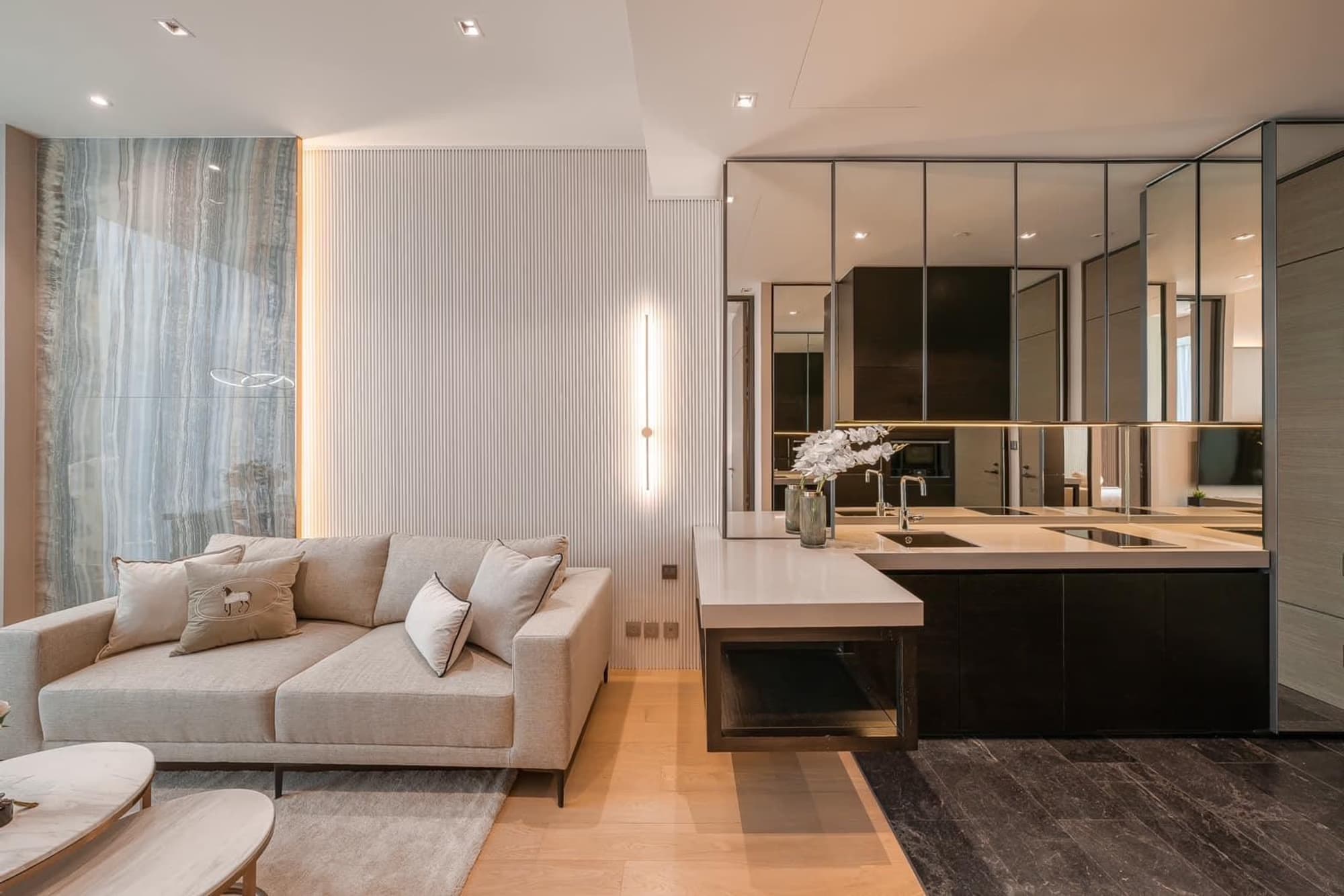 1 Bed Condo for Rent and Sale in Pathum Wan - Image 3