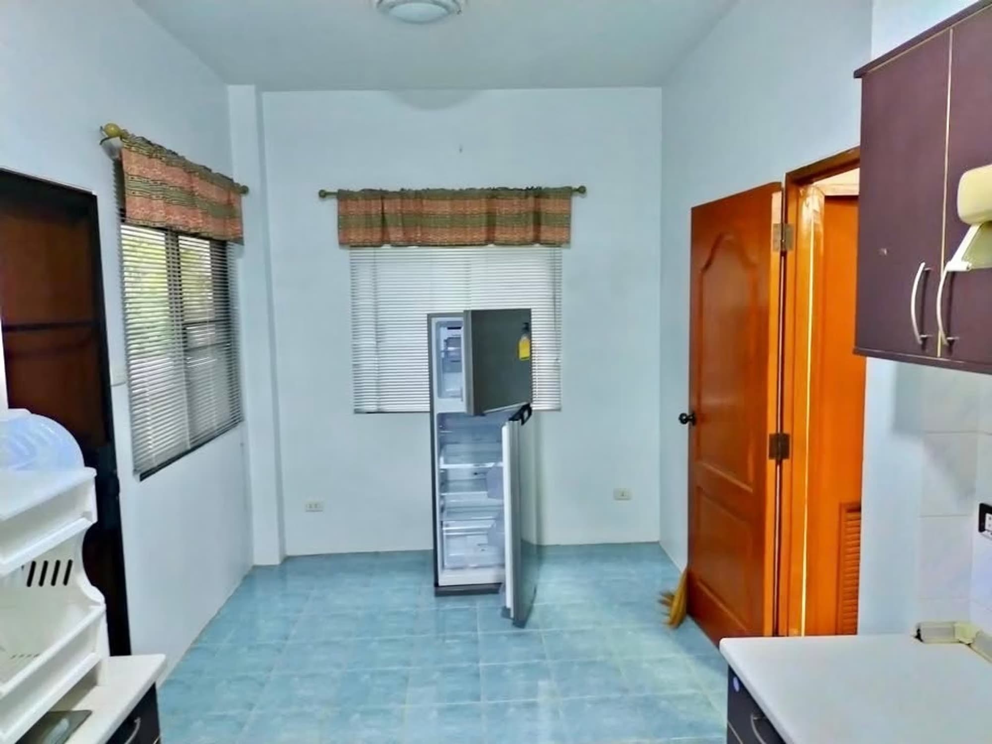 3 Bed House for Rent in Hang Dong - Image 4