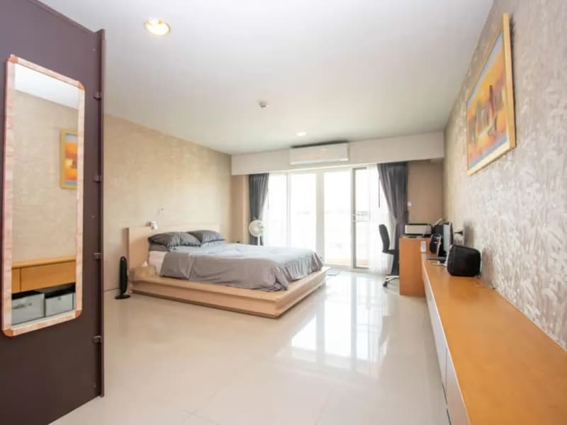 1 Bedroom Condo