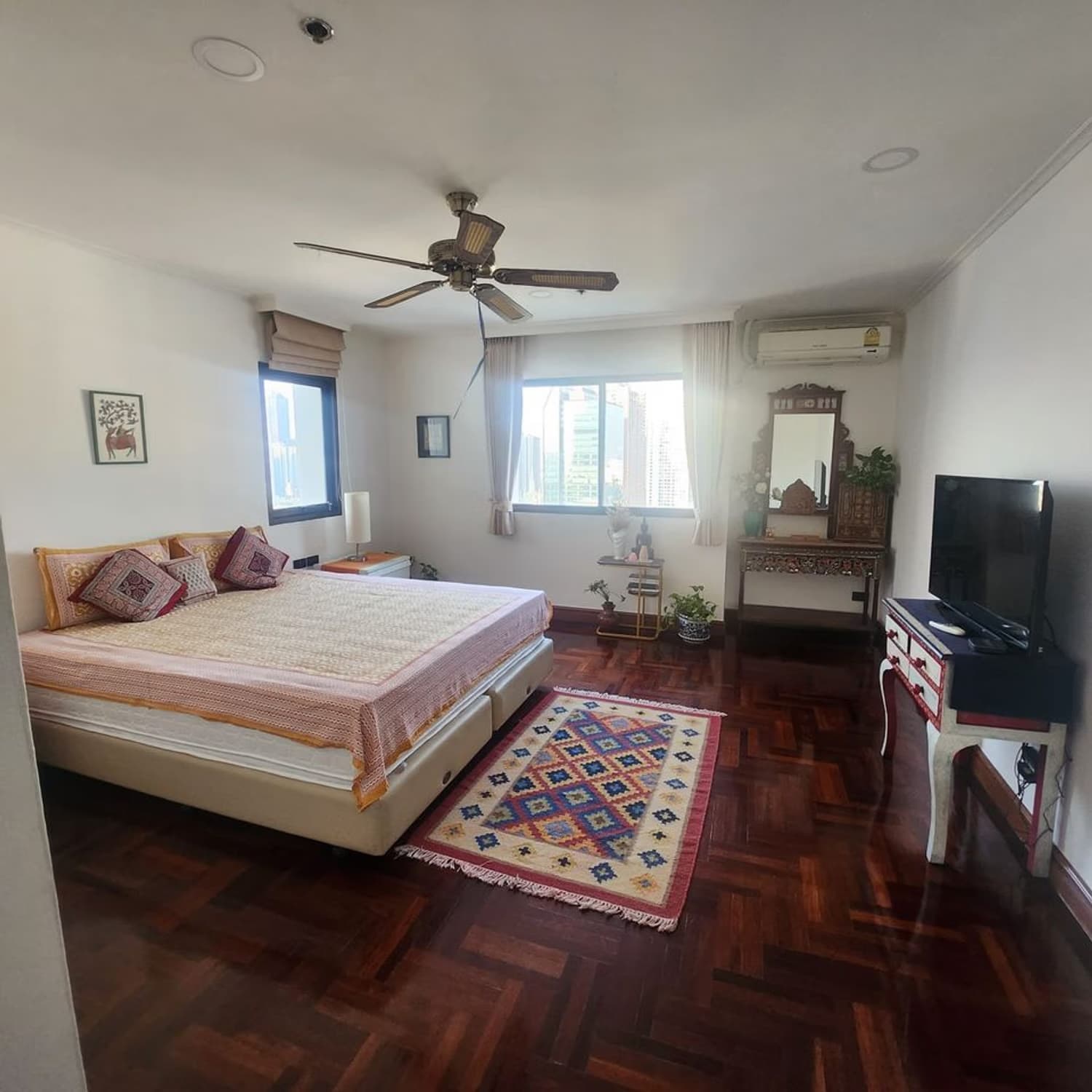 3 Bed Condo for Rent in Watthana - Image 1