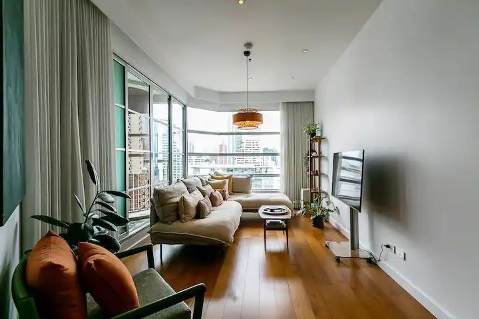 2 Bed Condo for Rent in Khlong Toei - Image 1