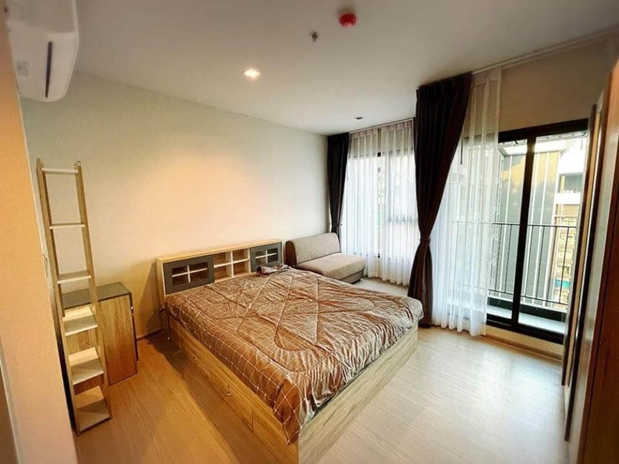 1 ห้องนอน Condo สำหรับ จำหน่าย ใกล้ Phra Ram 9 MRT - Image 7