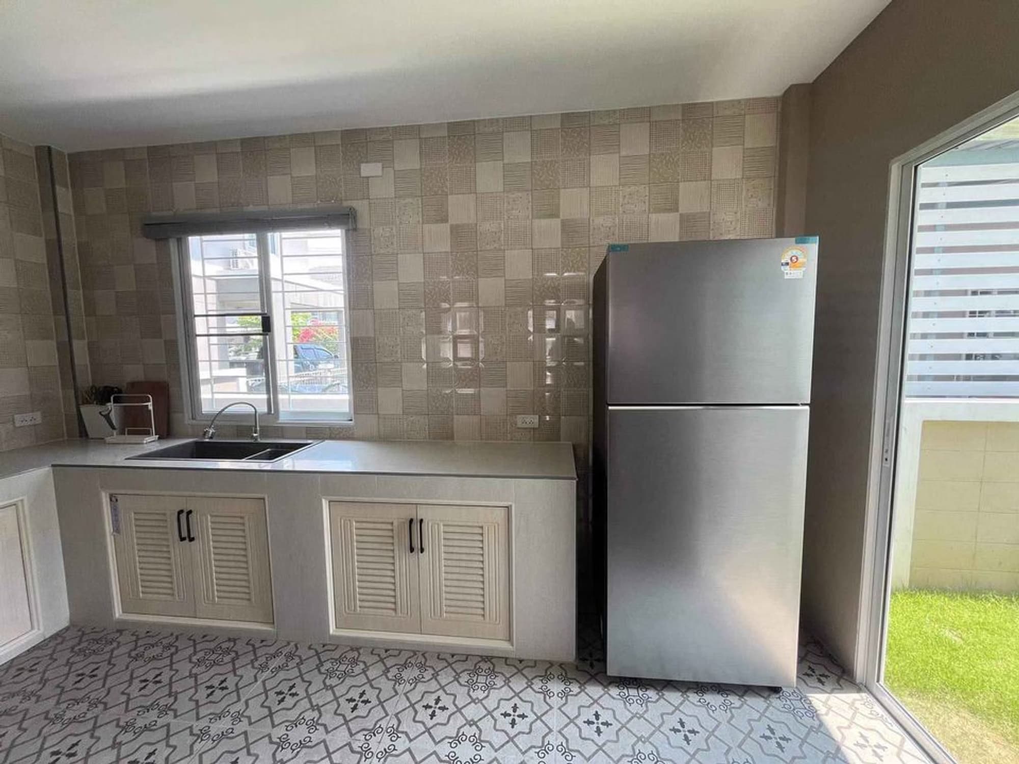 3 Bed House for Rent in Saraphi - Image 5