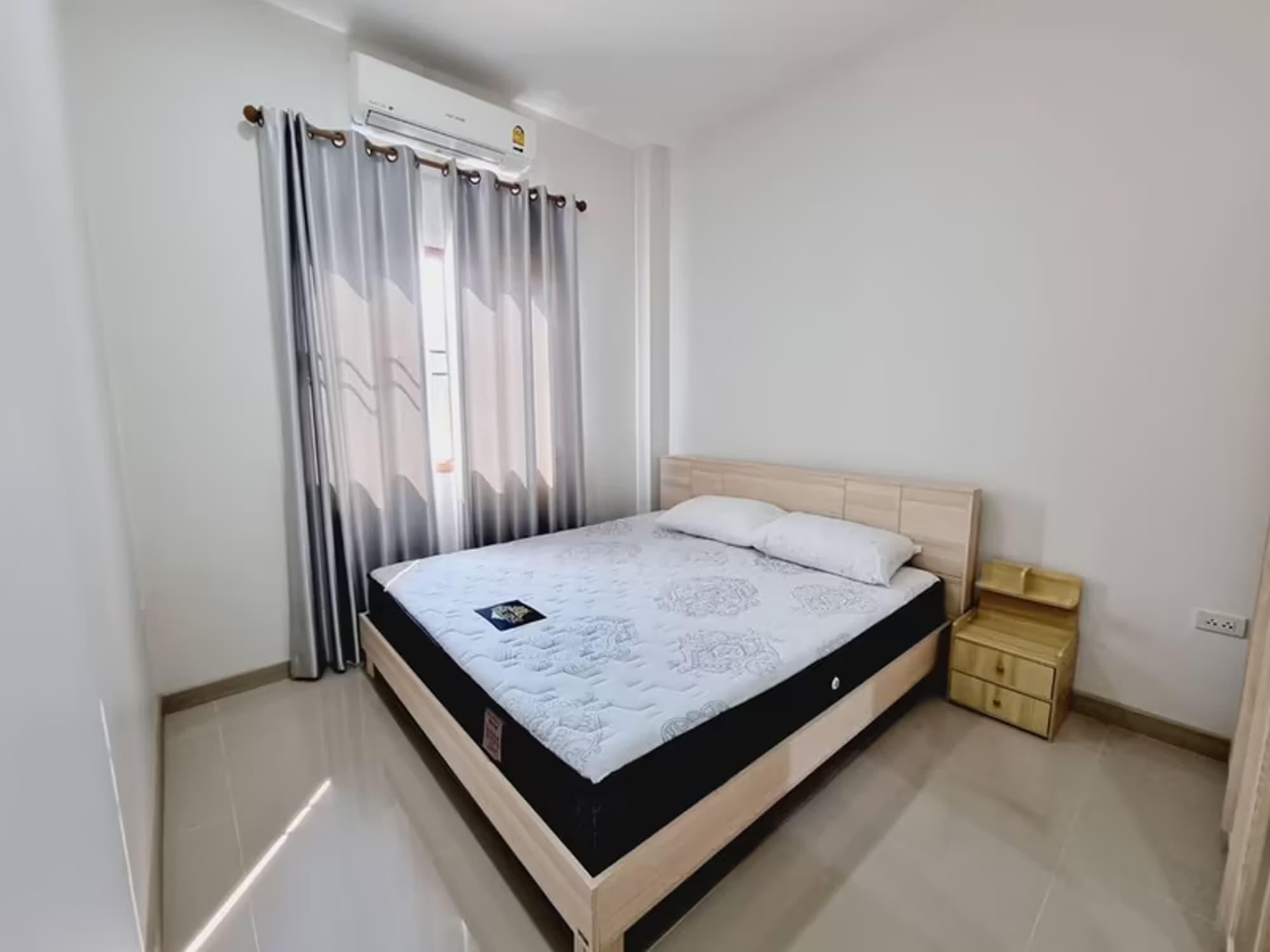 House For Sale/Rent - Image 10