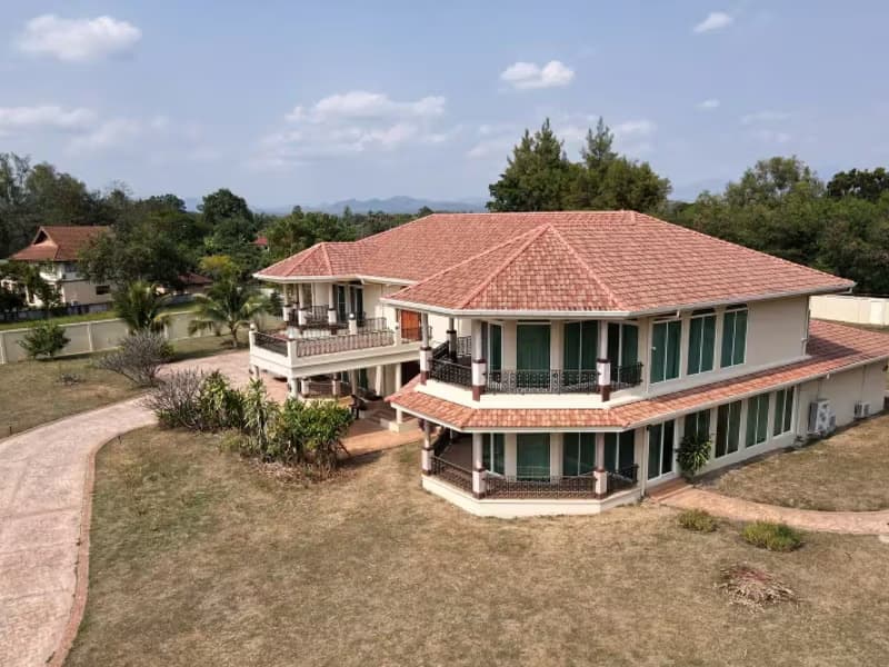 5 Bedroom House
