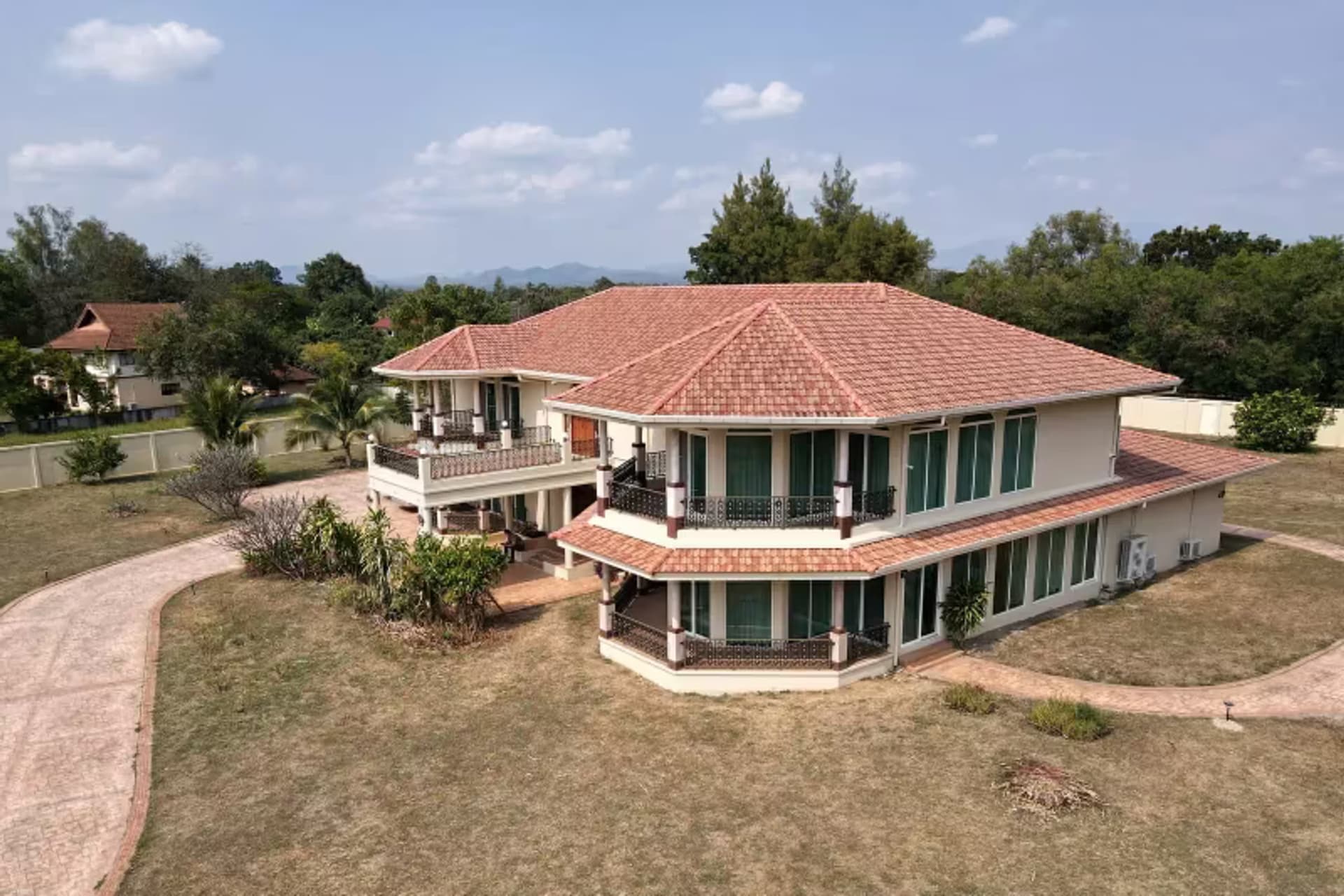 5 Bedroom House - Image 20