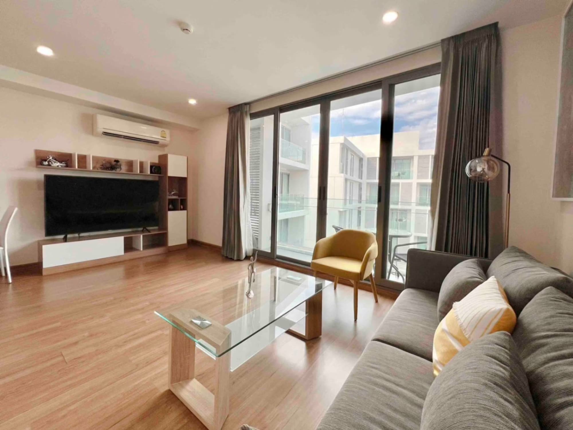1 Bedroom Condo - Image 1