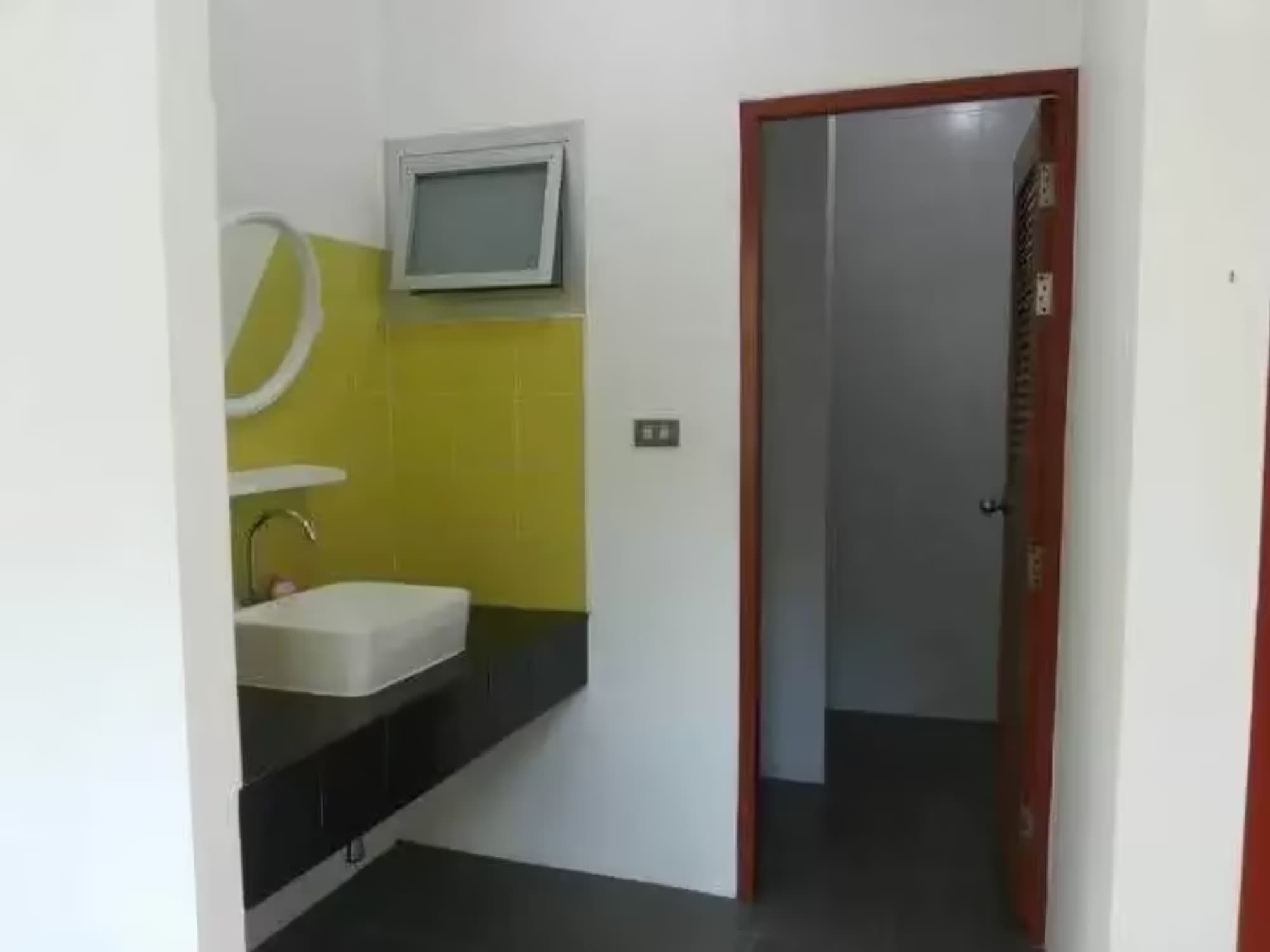 4 Bedroom House - Image 25