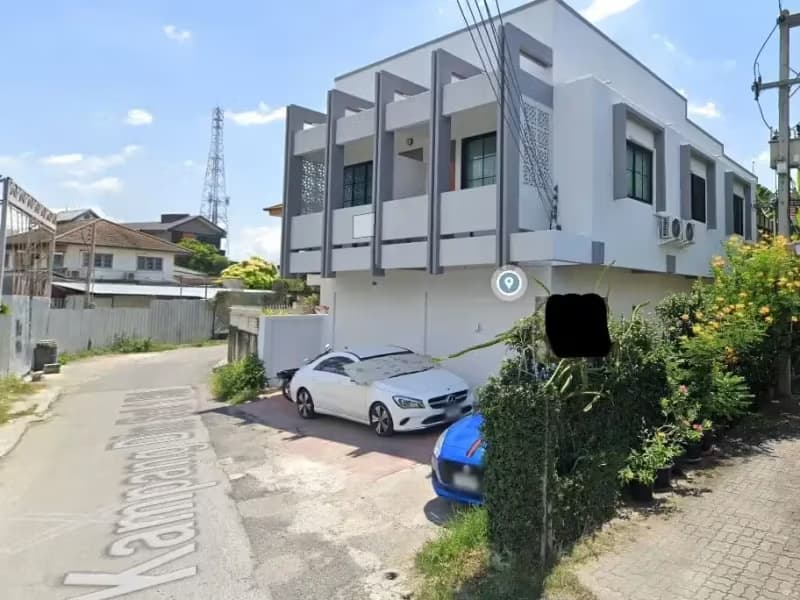 8 Bedroom House