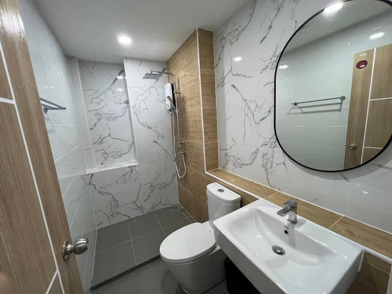 Condo for Rent at The Fore Condo