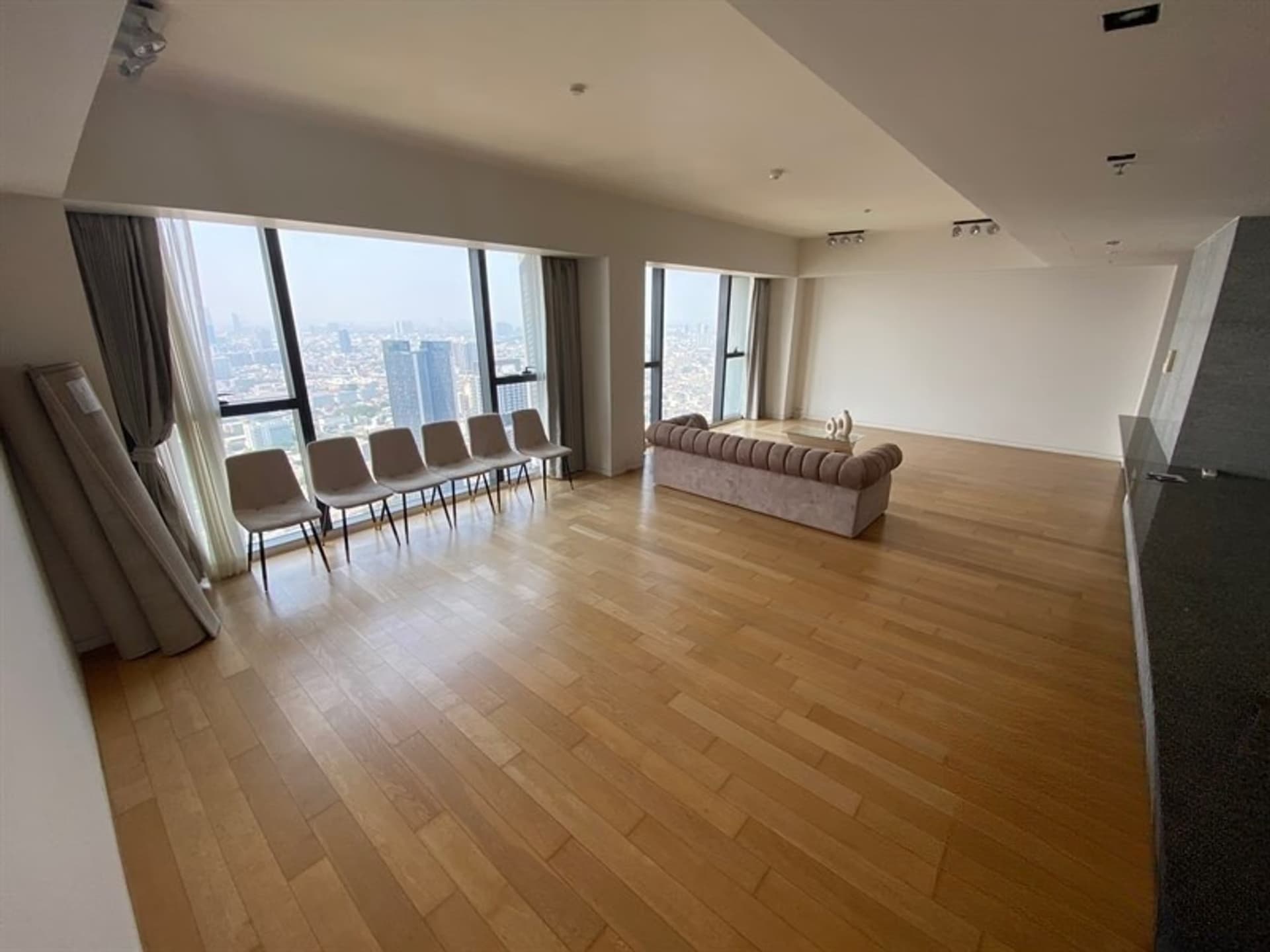 3 Bed Condo for Sale in Sathon - Image 1