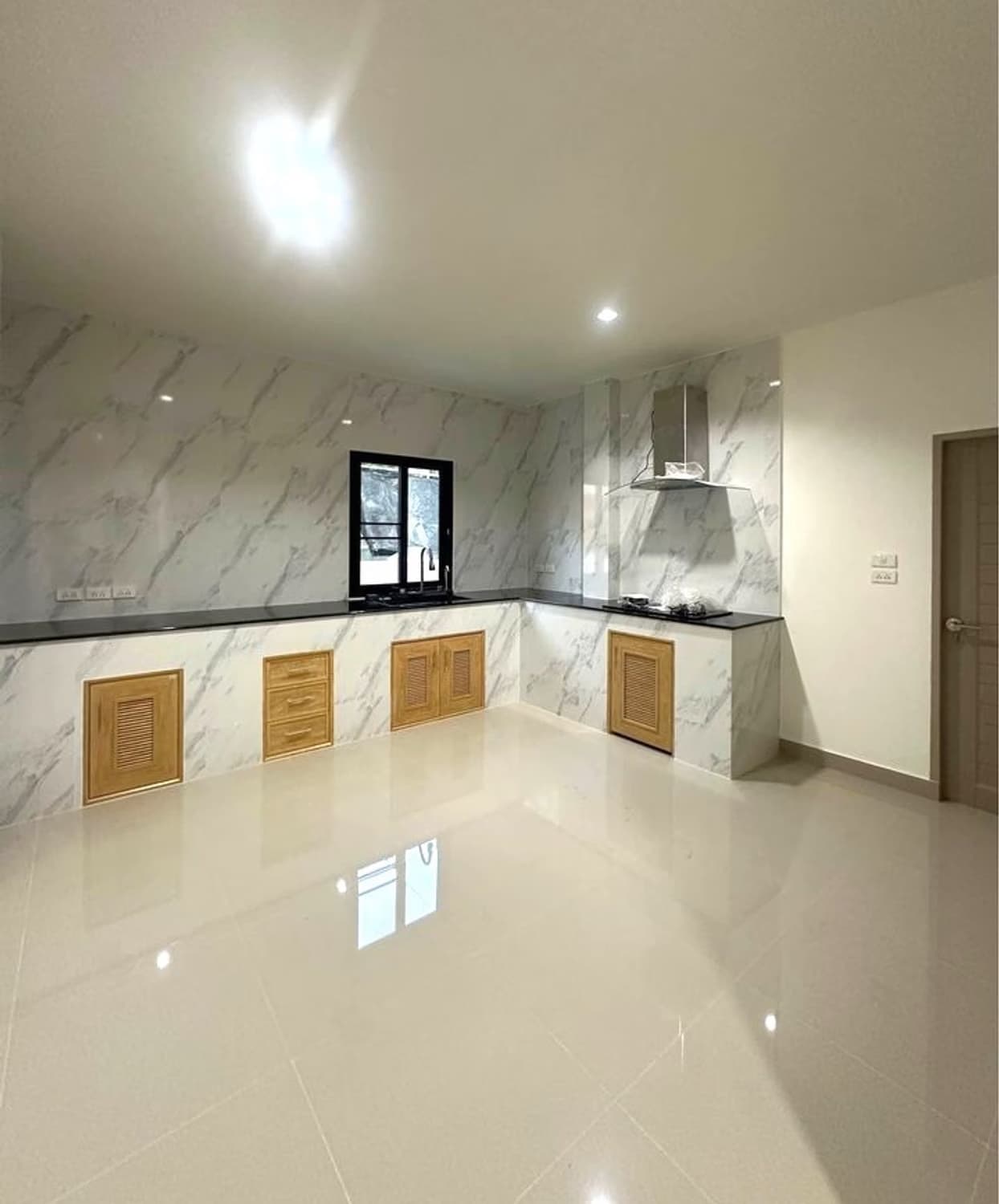 4 Bed House for Sale in San Sai District - Image 3