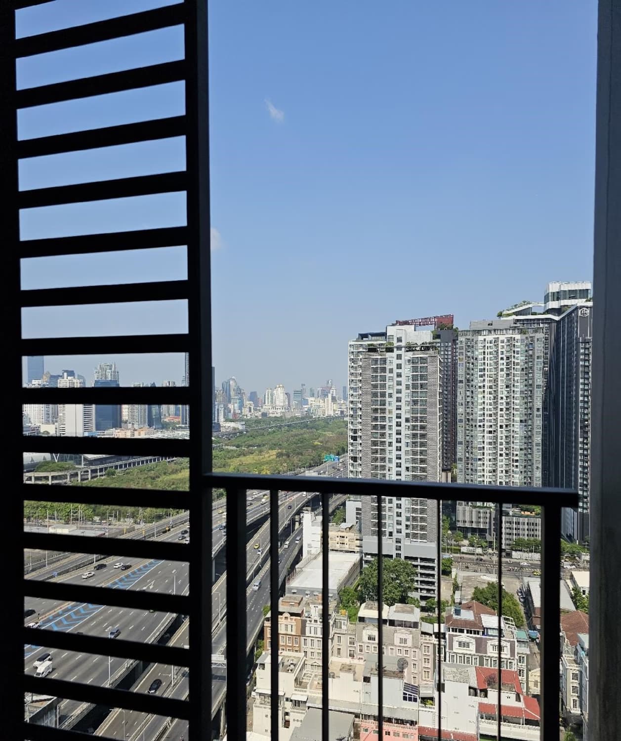 null ห้องนอน Condo สำหรับ จำหน่าย ใกล้ Phra Ram 9 MRT - Image 6