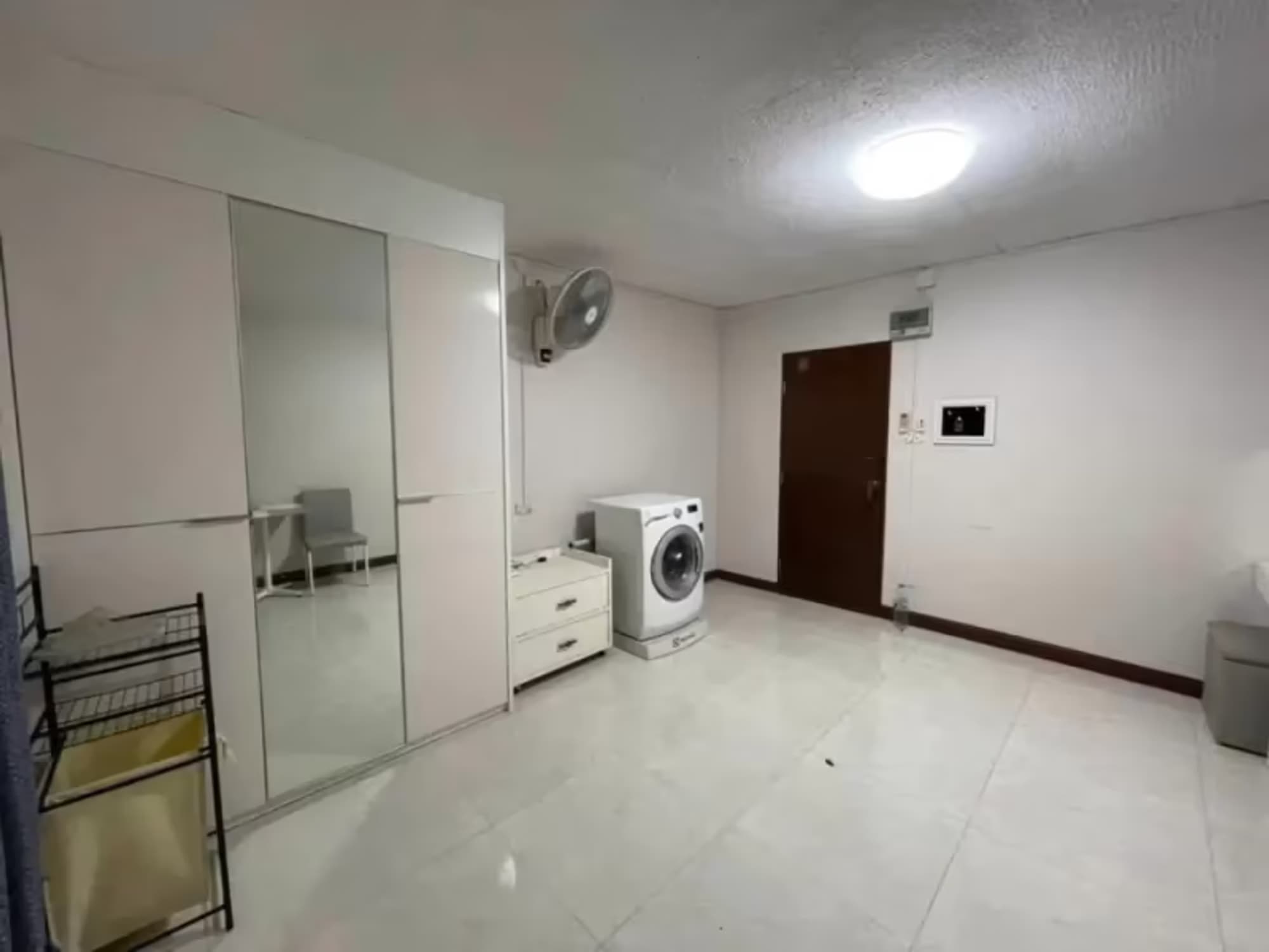 1 Bedroom Condo - Image 1