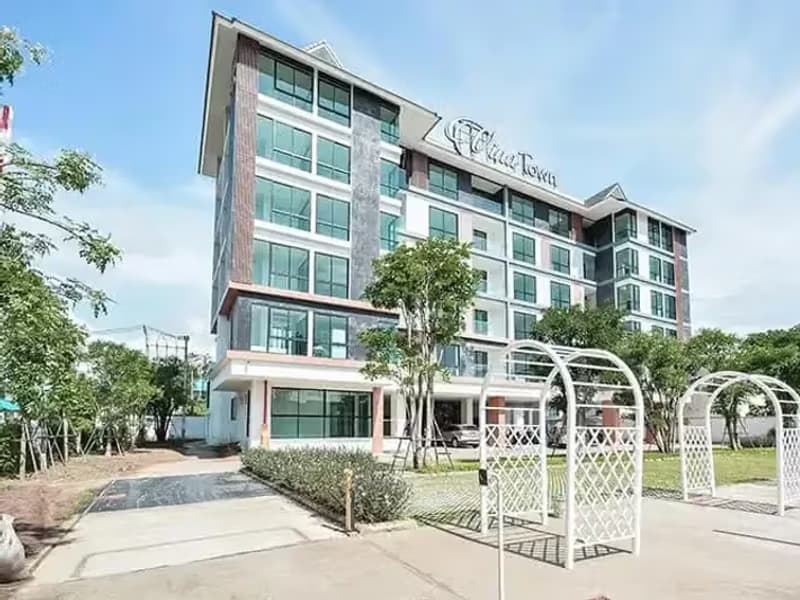 1 Bedroom Condo