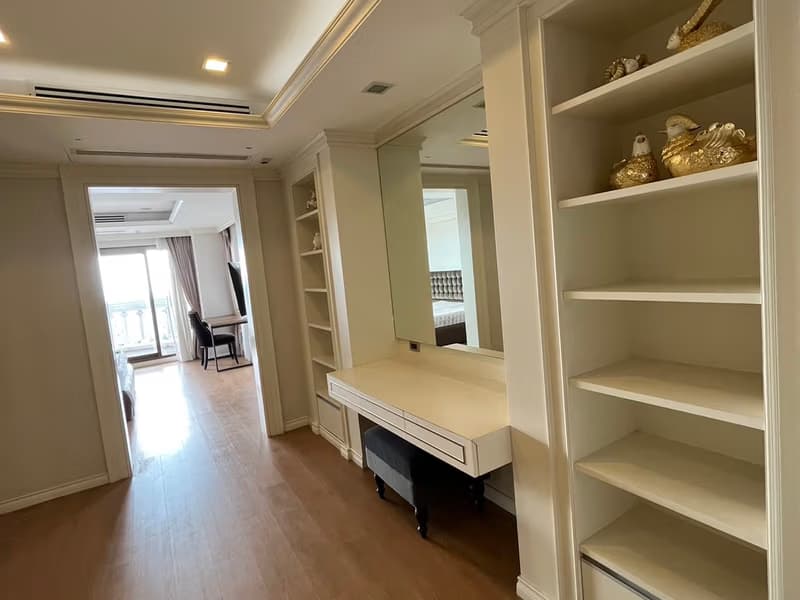 Condo for Sale at State Tower Bangkok