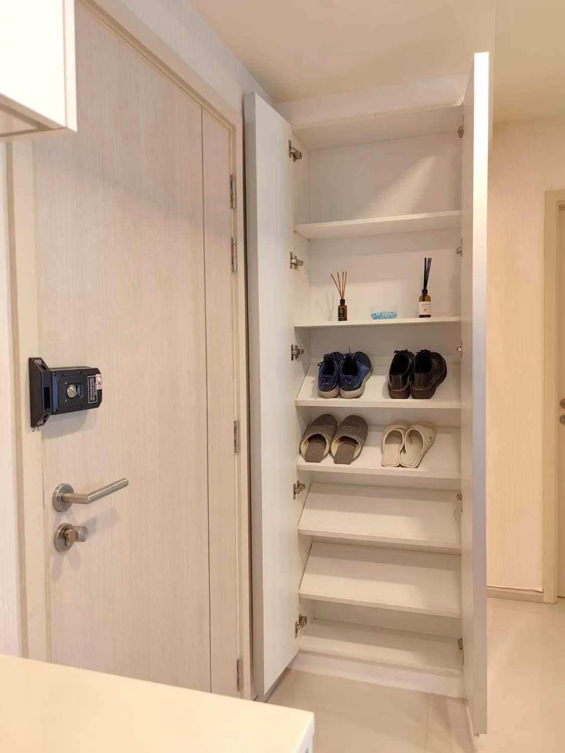2 ห้องนอน Condo สำหรับ ขายและจำหน่าย ใกล้ Thailand Cultural Centre MRT - Image 9