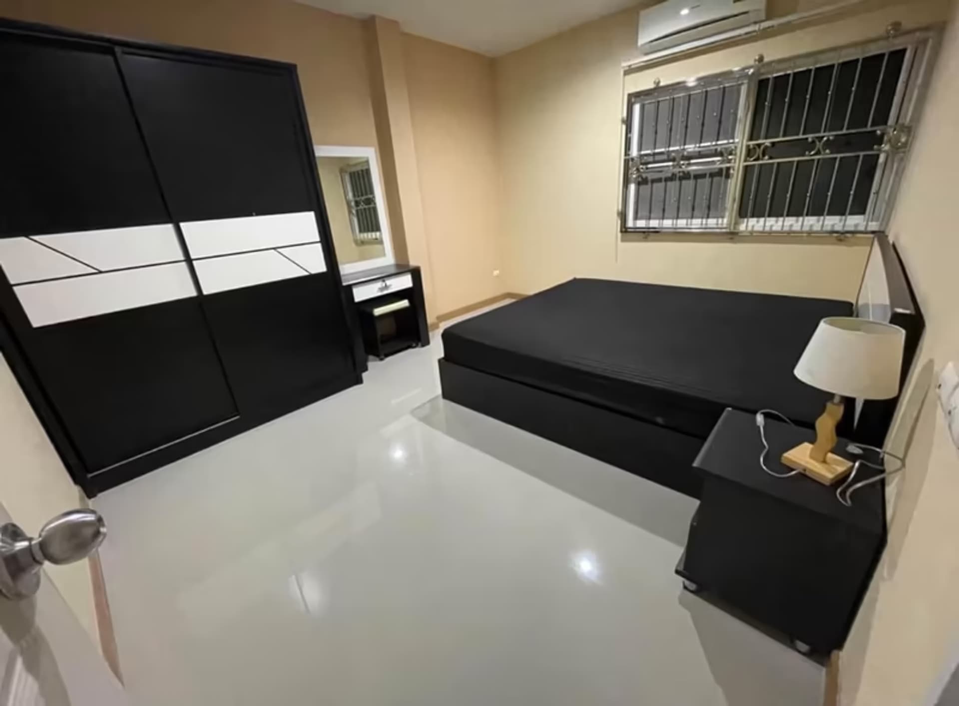 4 Bedroom House - Image 12