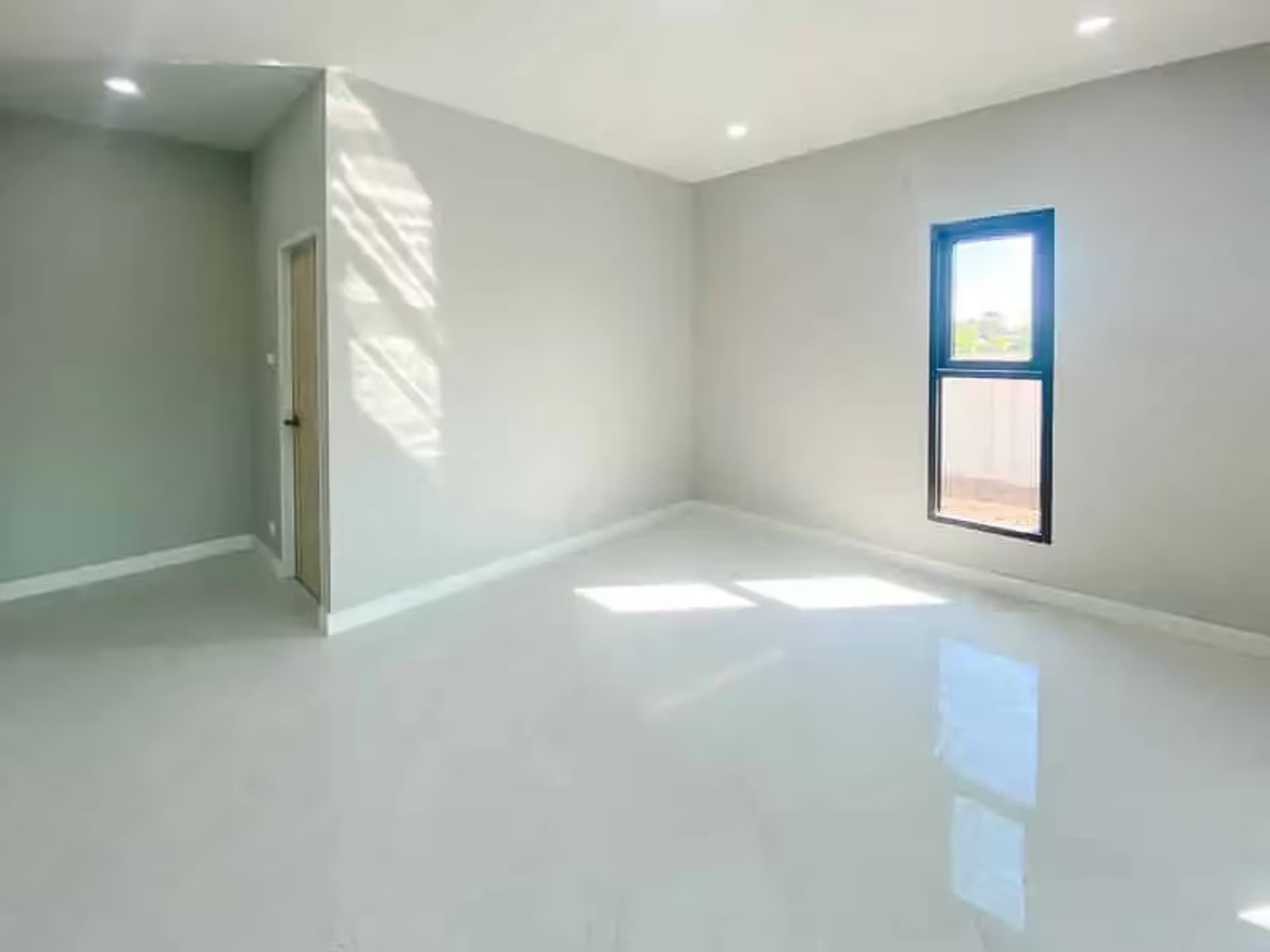 4 Bedroom House - Image 22