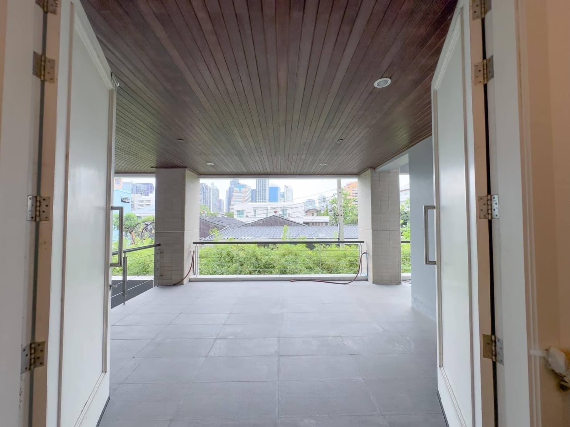 9 Bed House for Sale in Watthana - Image 6