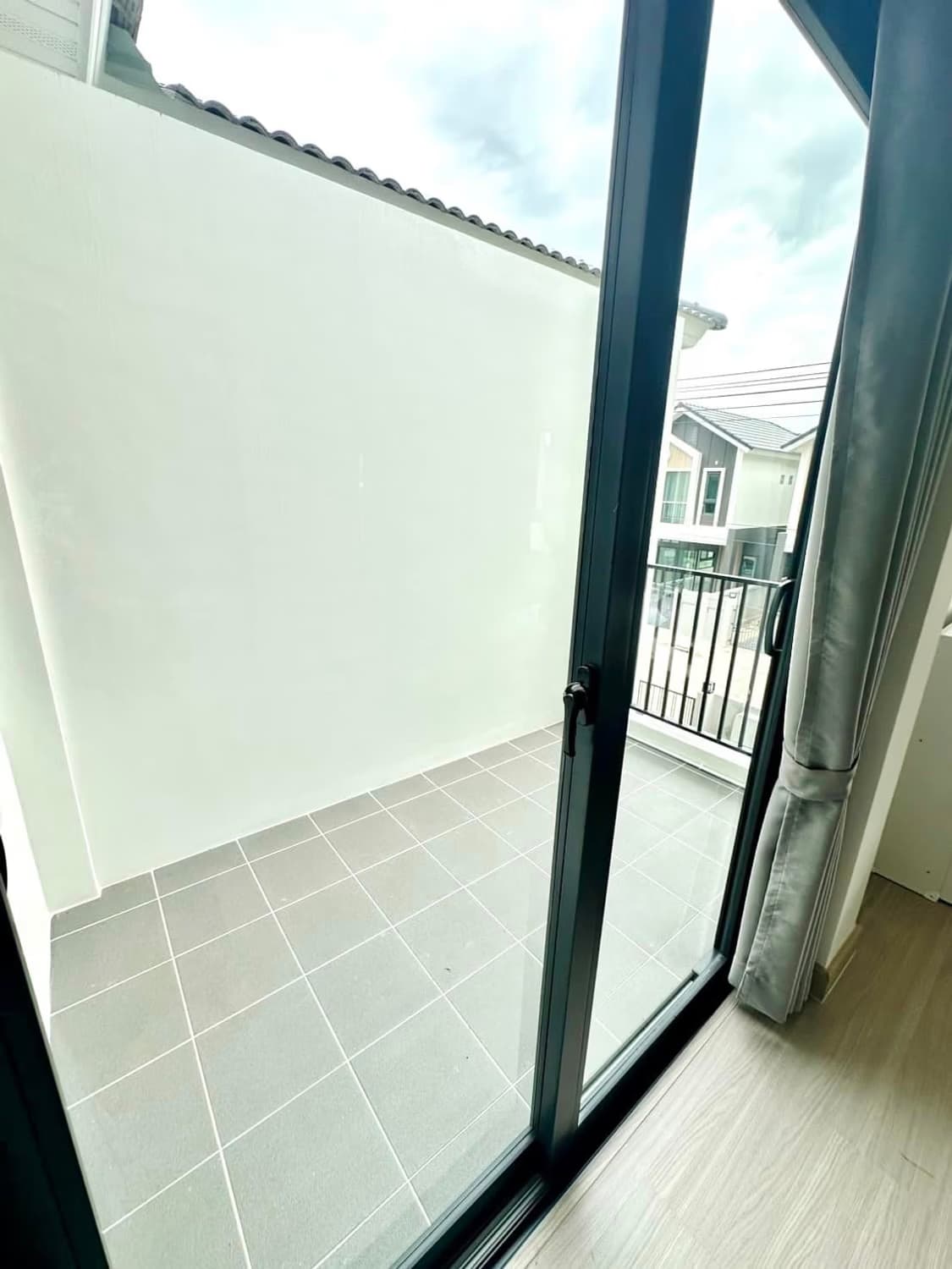 4 Bed House for Rent in San Kamphaeng - Image 11