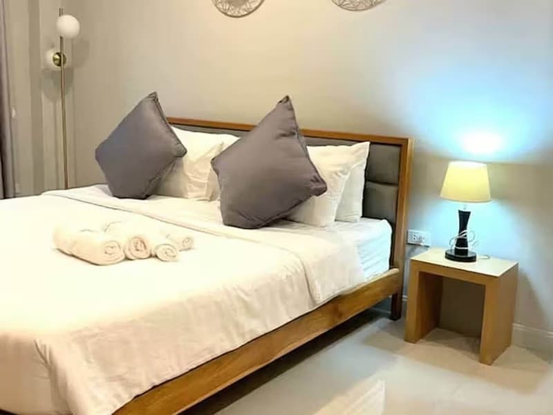 6 Bed House for Rent in San Sai