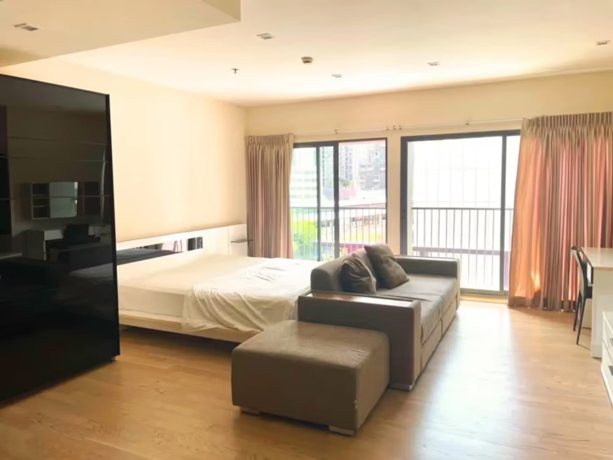 Studio for Sale/Rent in Khlong Toei - Image 5